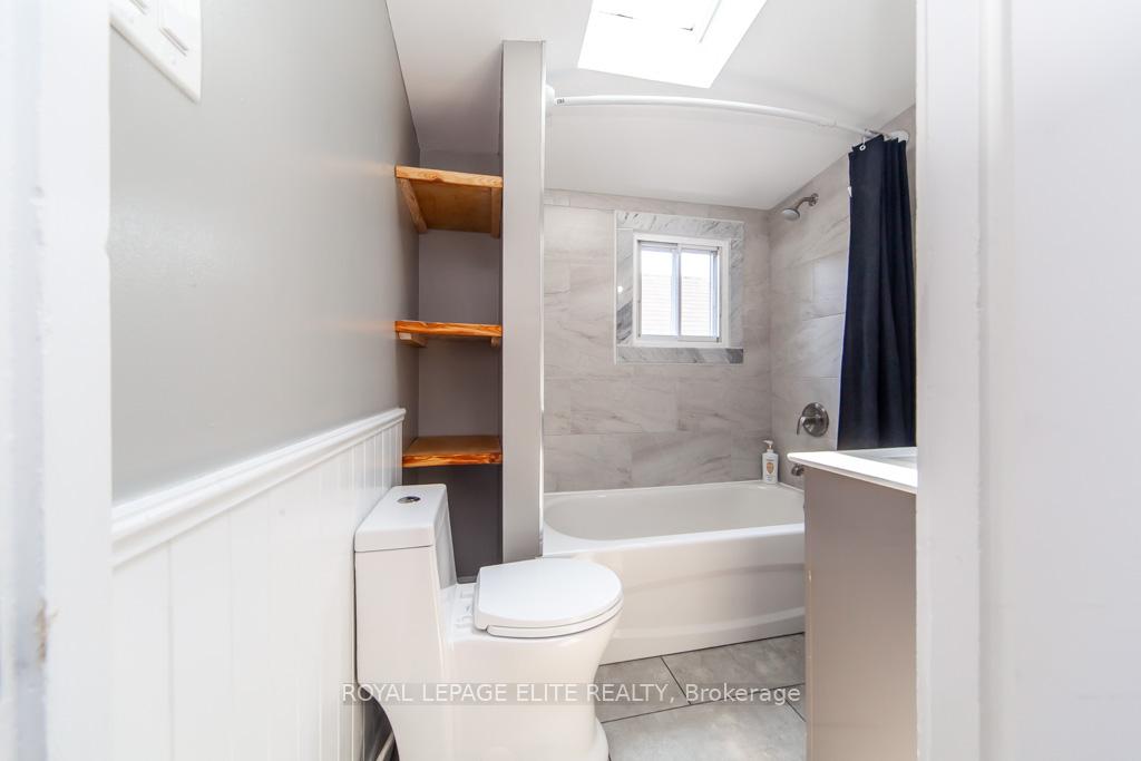 Photo 25 of 47 Weir Street N, Hamilton, Homeside — HOMEH