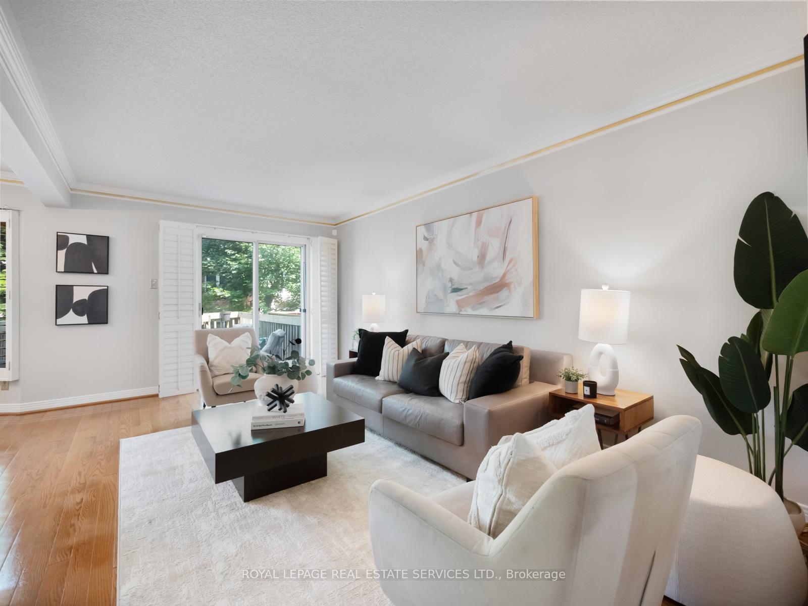 Photo 2 of 58 Brownstone Circle, Vaughan, Crestwood-Springfarm-Yorkhill — HOMEH