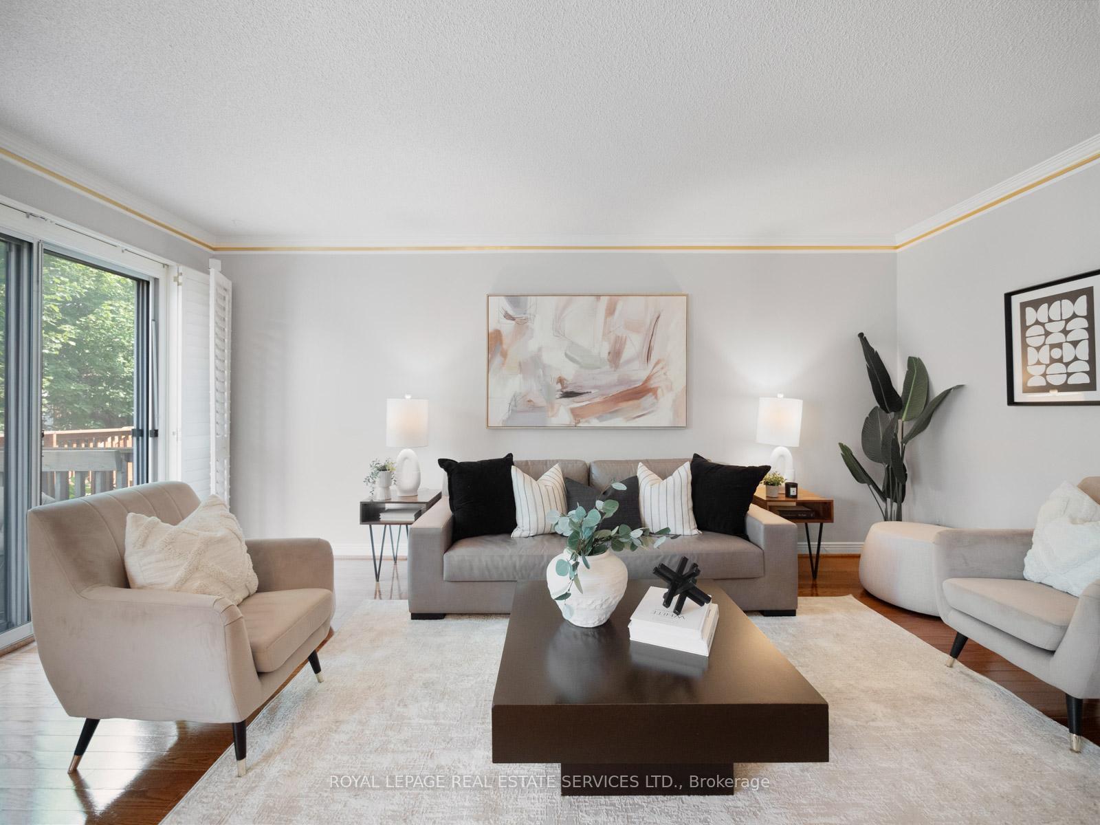 Photo 3 of 58 Brownstone Circle, Vaughan, Crestwood-Springfarm-Yorkhill — HOMEH