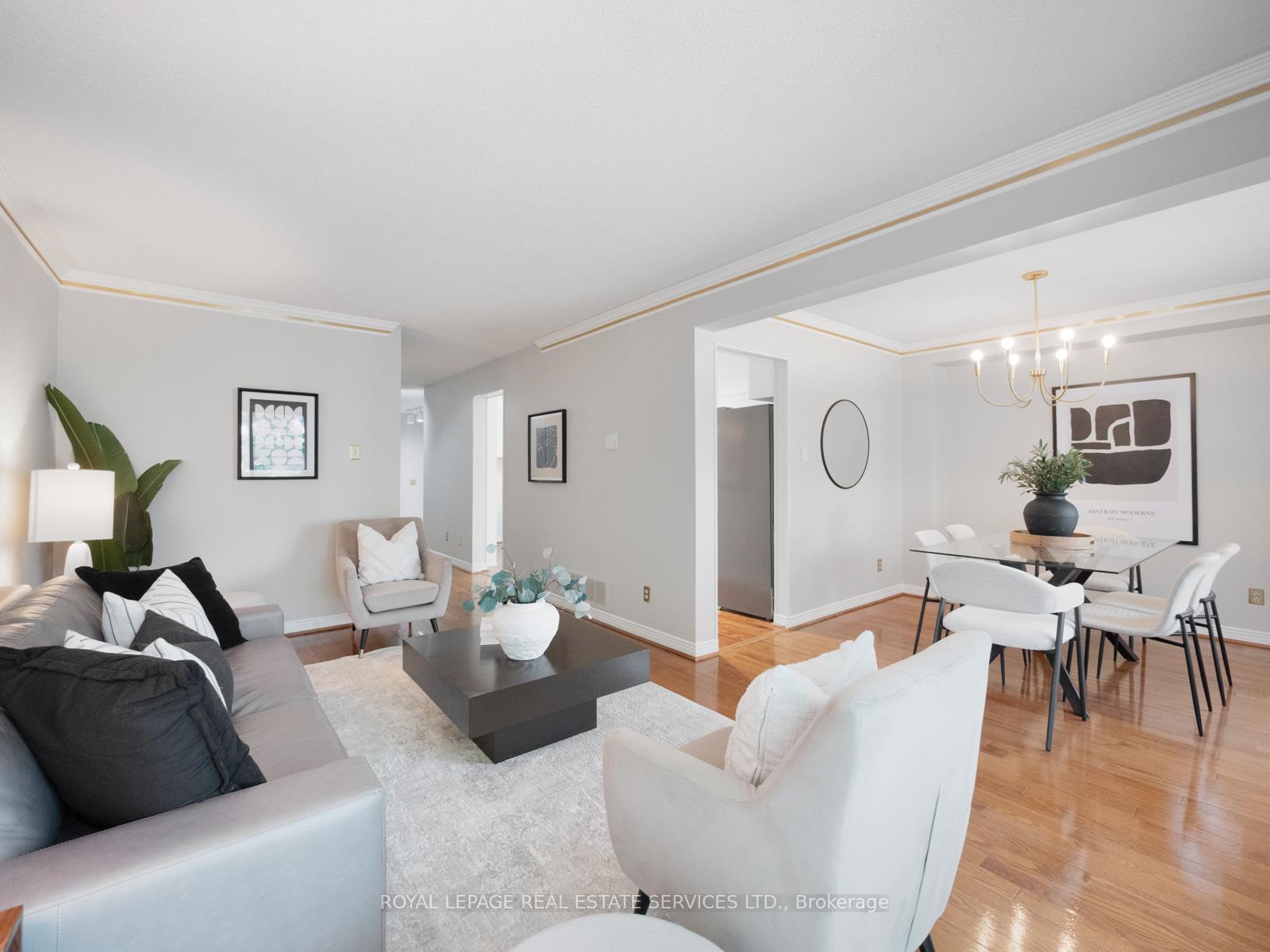 Photo 6 of 58 Brownstone Circle, Vaughan, Crestwood-Springfarm-Yorkhill — HOMEH