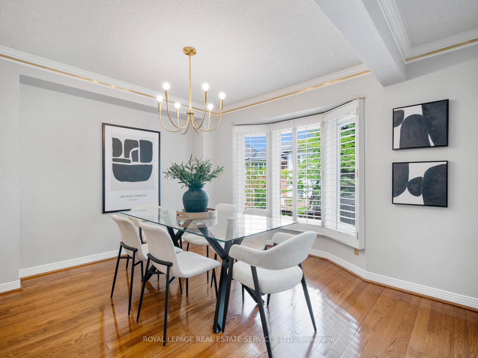 Photo 4 of 58 Brownstone Circle, Vaughan, Crestwood-Springfarm-Yorkhill — HOMEH