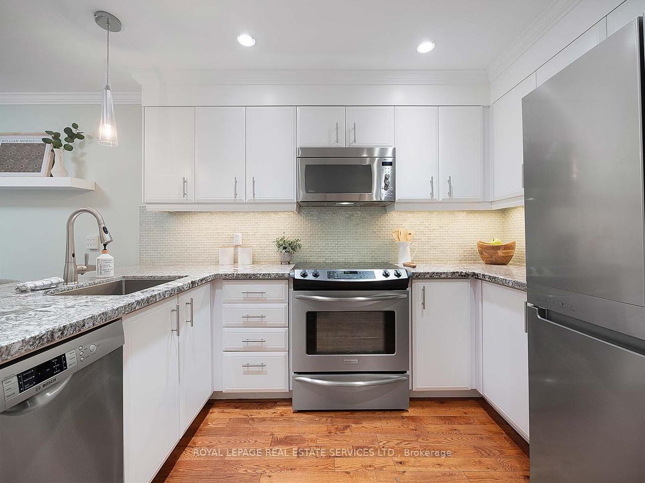 Photo 9 of 58 Brownstone Circle, Vaughan, Crestwood-Springfarm-Yorkhill — HOMEH