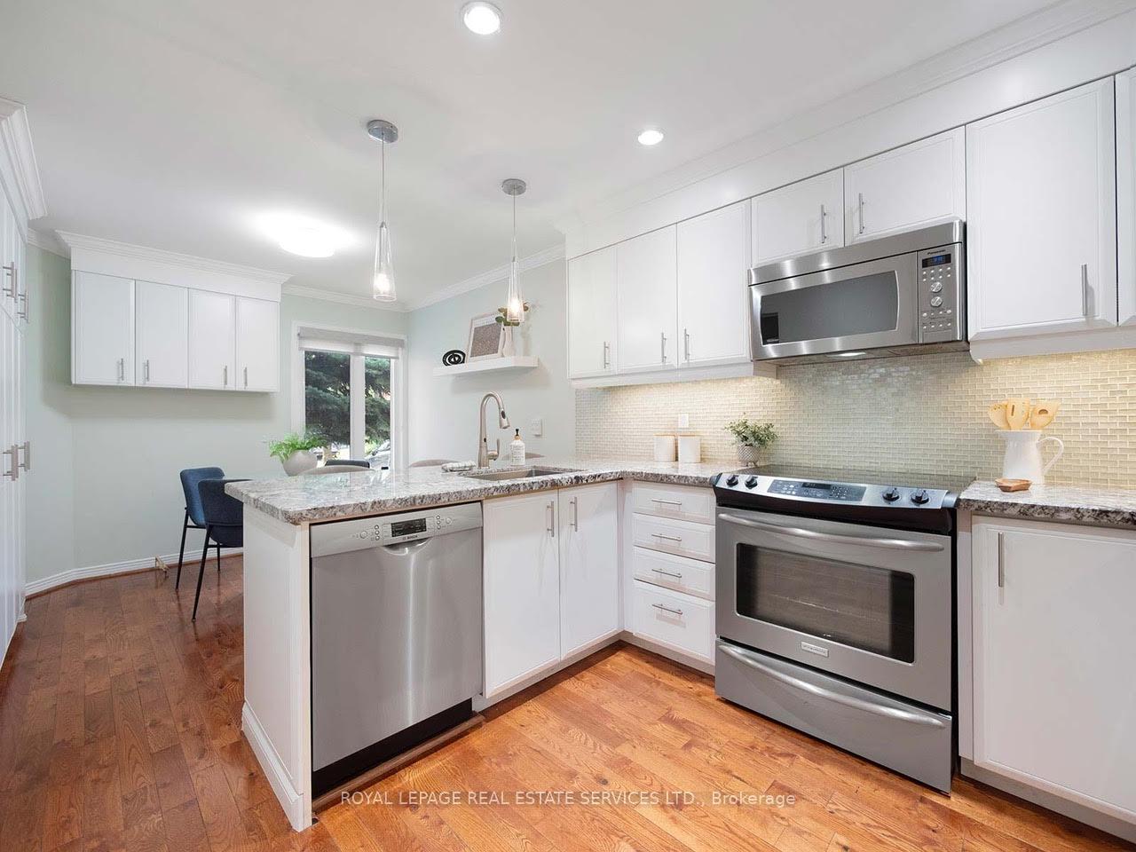 Photo 12 of 58 Brownstone Circle, Vaughan, Crestwood-Springfarm-Yorkhill — HOMEH