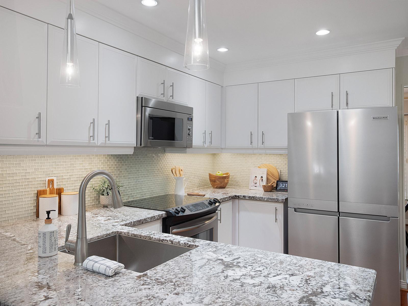 Photo 8 of 58 Brownstone Circle, Vaughan, Crestwood-Springfarm-Yorkhill — HOMEH