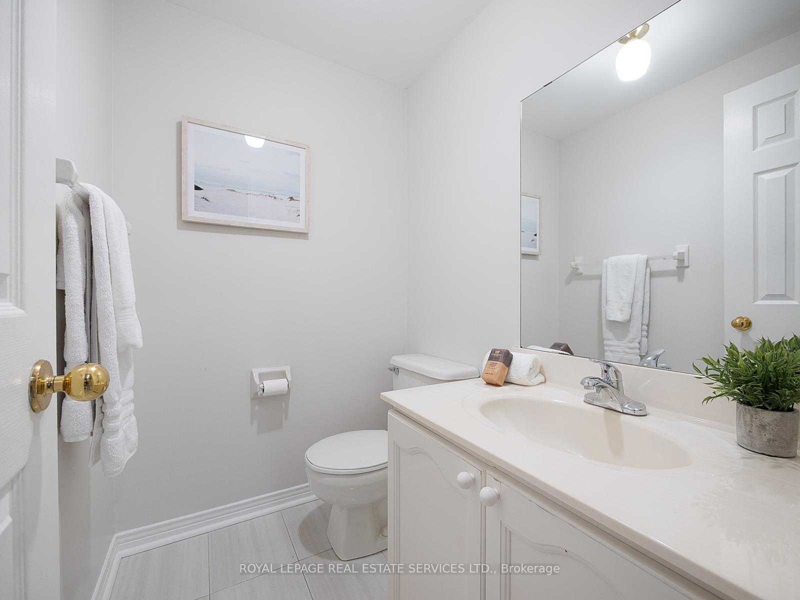Photo 10 of 58 Brownstone Circle, Vaughan, Crestwood-Springfarm-Yorkhill — HOMEH