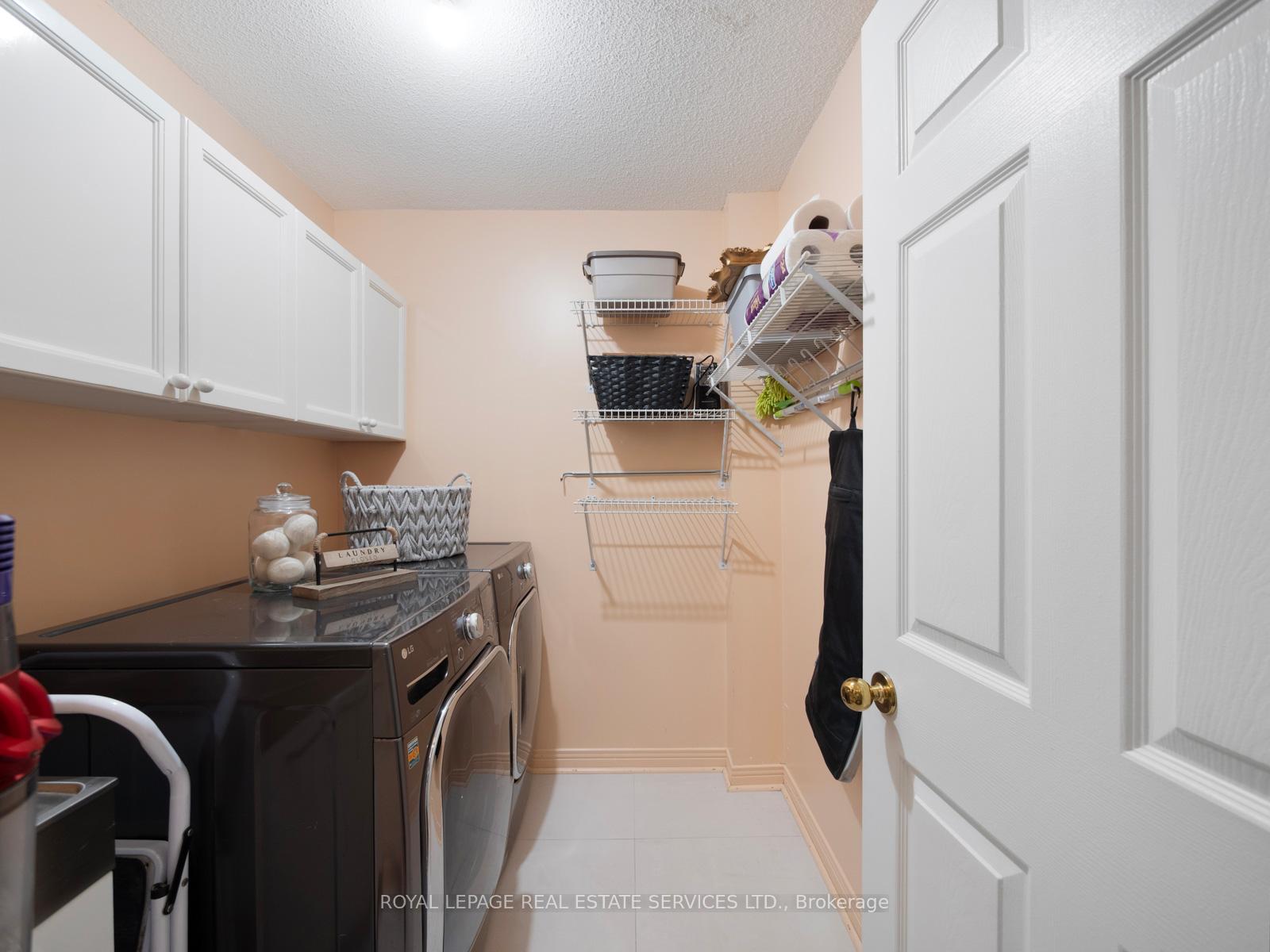 Photo 32 of 58 Brownstone Circle, Vaughan, Crestwood-Springfarm-Yorkhill — HOMEH