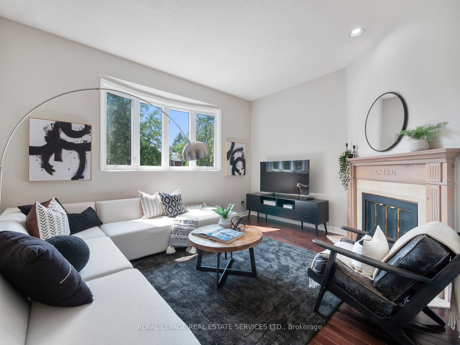 Photo 18 of 58 Brownstone Circle, Vaughan, Crestwood-Springfarm-Yorkhill — HOMEH