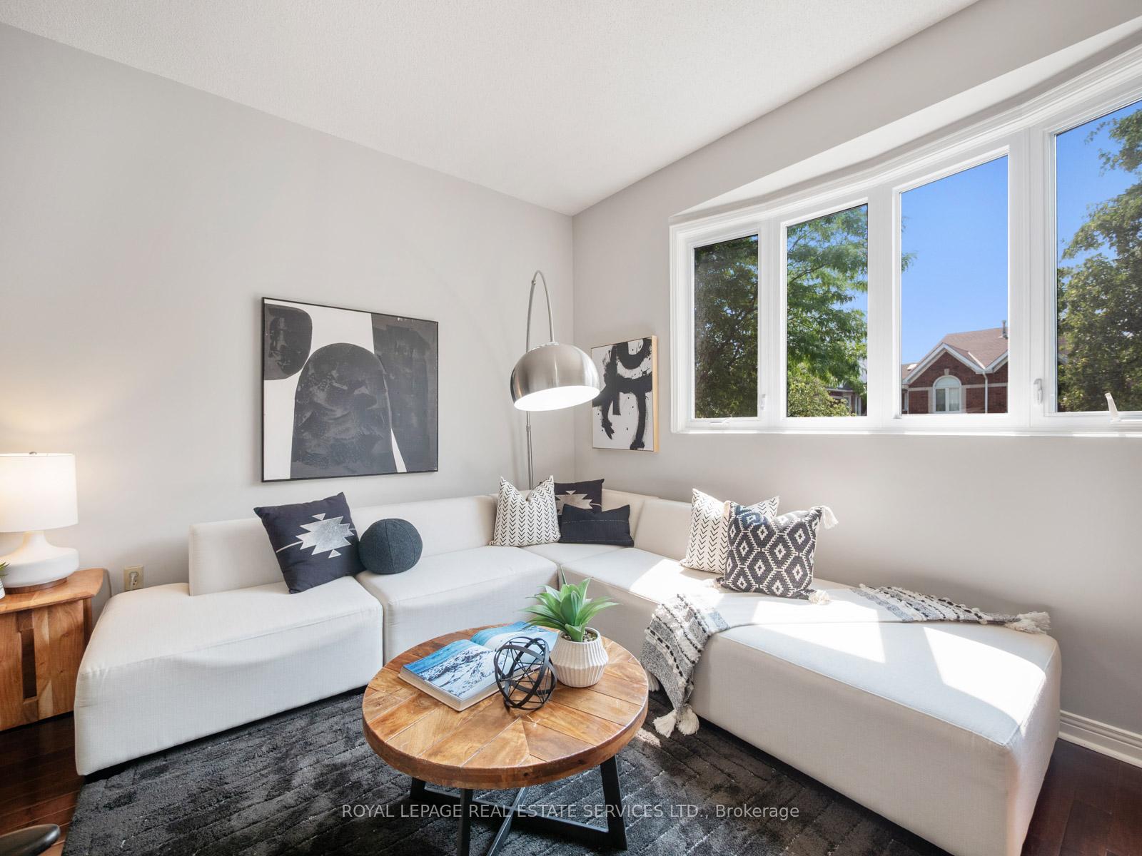 Photo 13 of 58 Brownstone Circle, Vaughan, Crestwood-Springfarm-Yorkhill — HOMEH