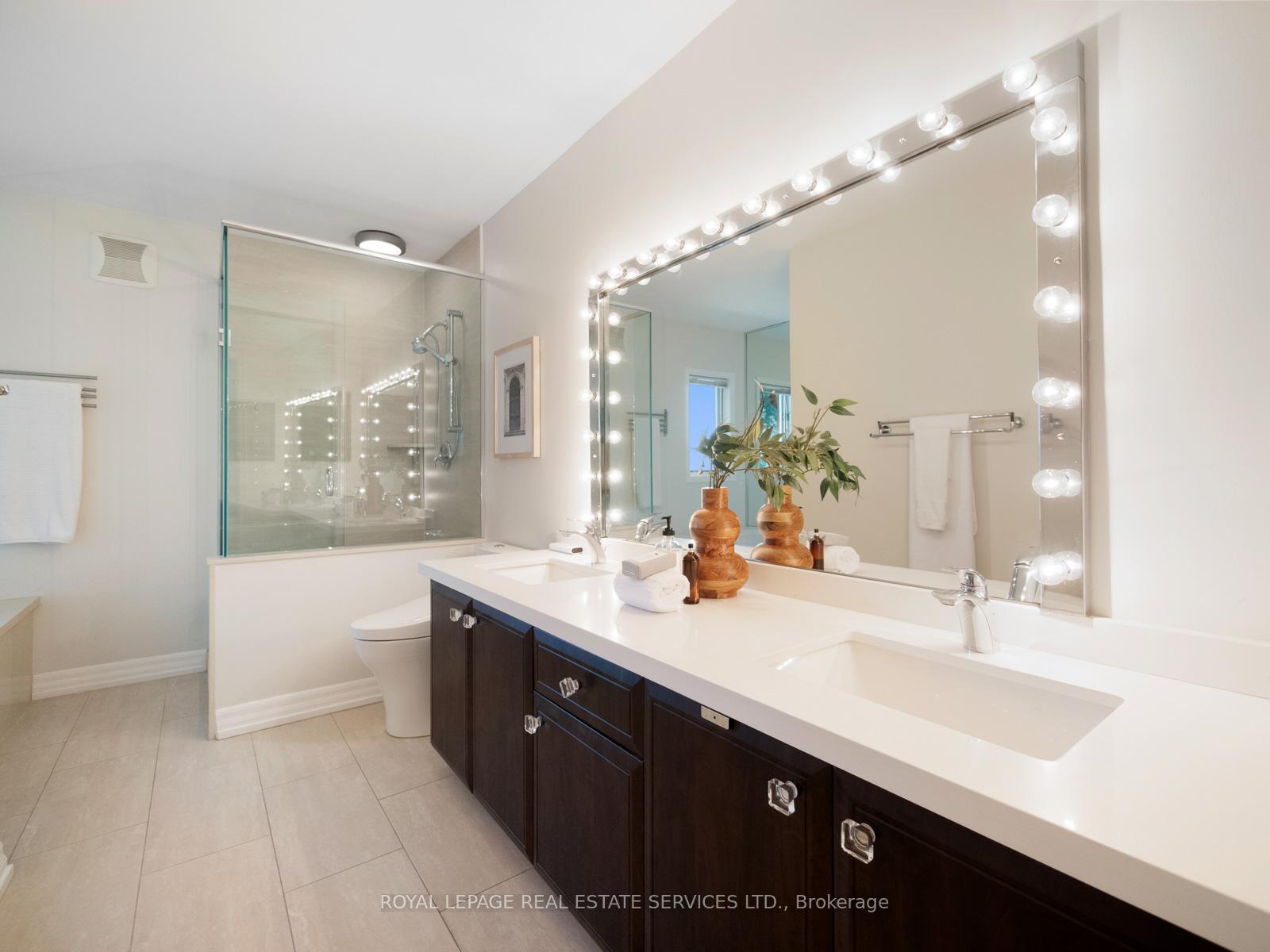Photo 15 of 58 Brownstone Circle, Vaughan, Crestwood-Springfarm-Yorkhill — HOMEH