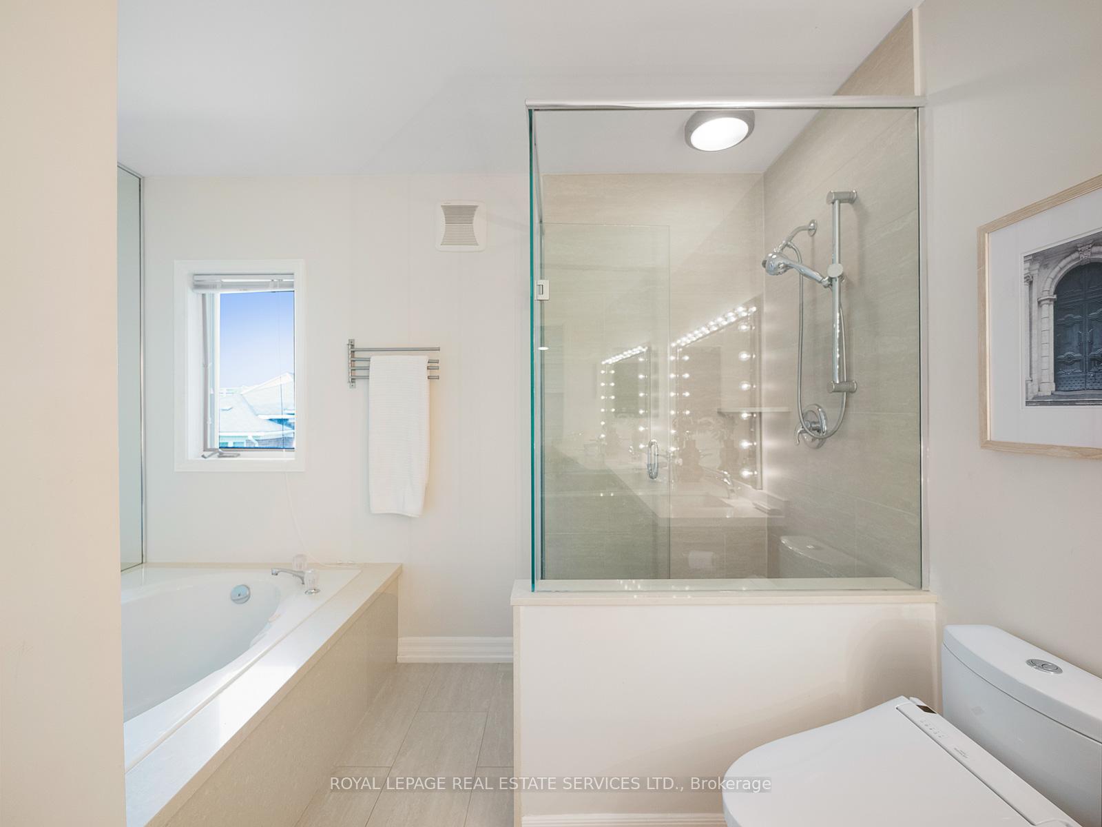 Photo 17 of 58 Brownstone Circle, Vaughan, Crestwood-Springfarm-Yorkhill — HOMEH