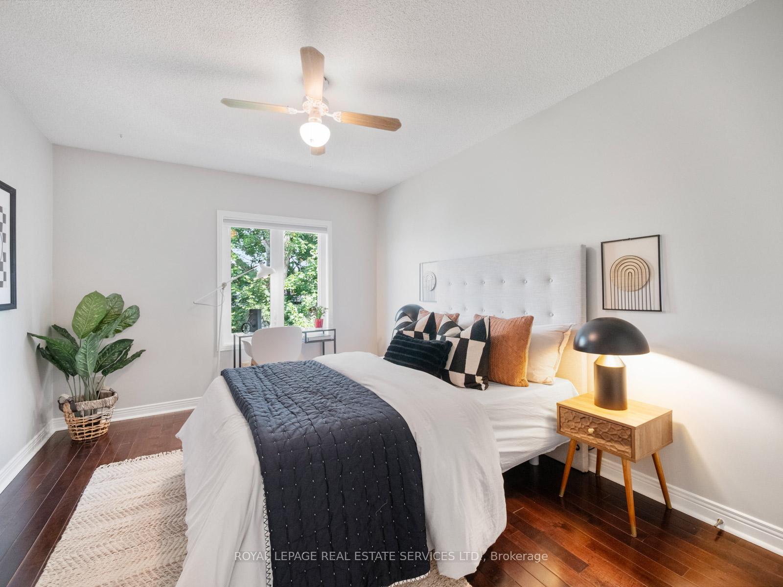 Photo 21 of 58 Brownstone Circle, Vaughan, Crestwood-Springfarm-Yorkhill — HOMEH