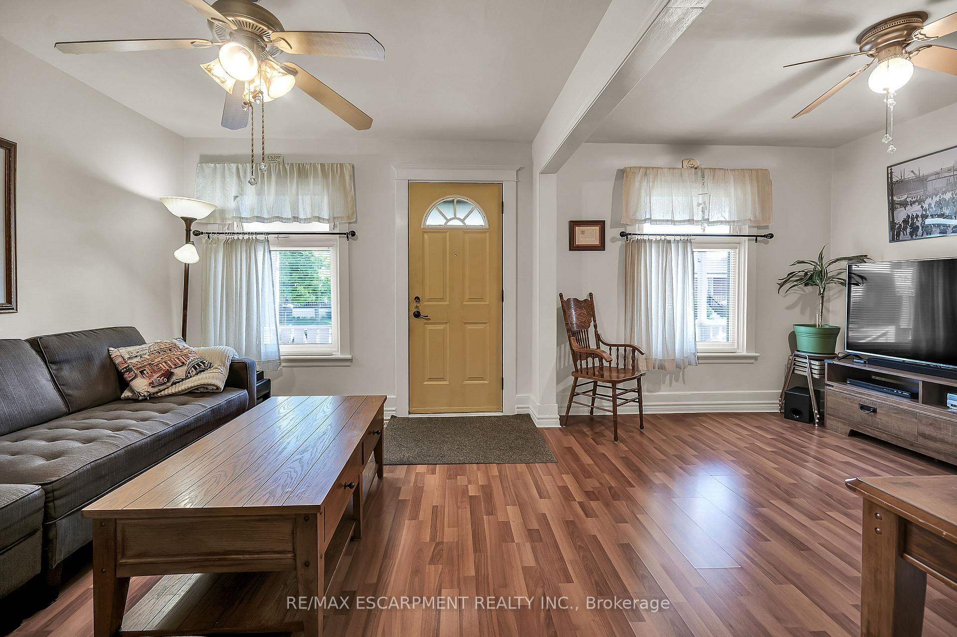 Photo 15 of 49 Craigmiller Avenue, Hamilton, Crown Point — HOMEH