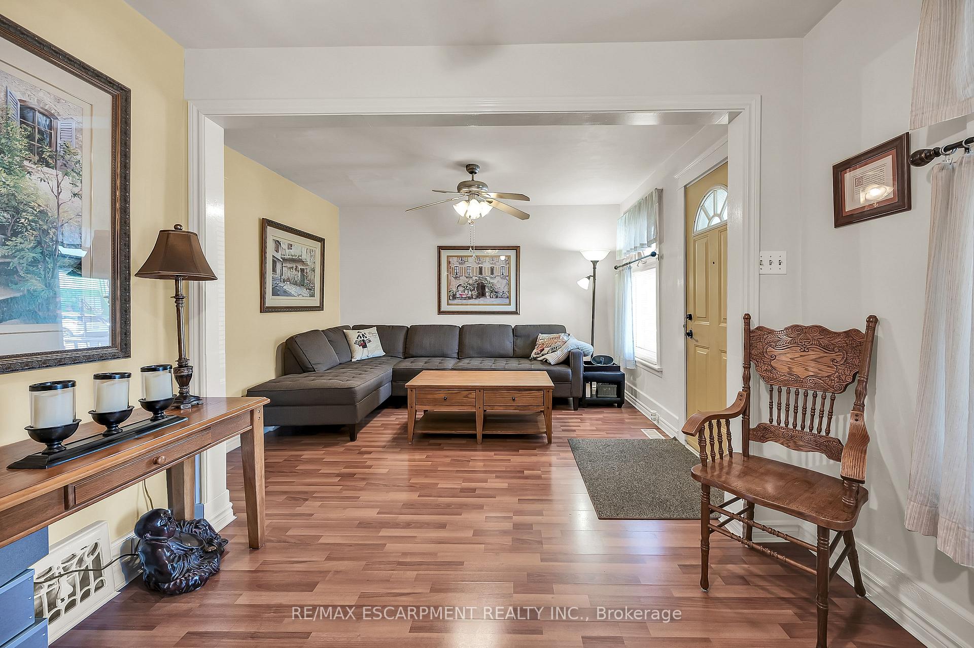 Photo 10 of 49 Craigmiller Avenue, Hamilton, Crown Point — HOMEH