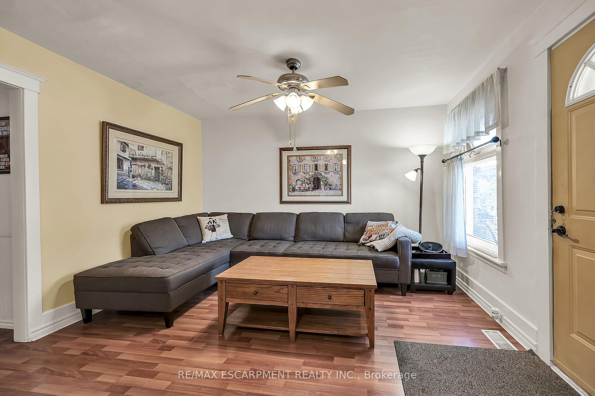 Photo 2 of 49 Craigmiller Avenue, Hamilton, Crown Point — HOMEH