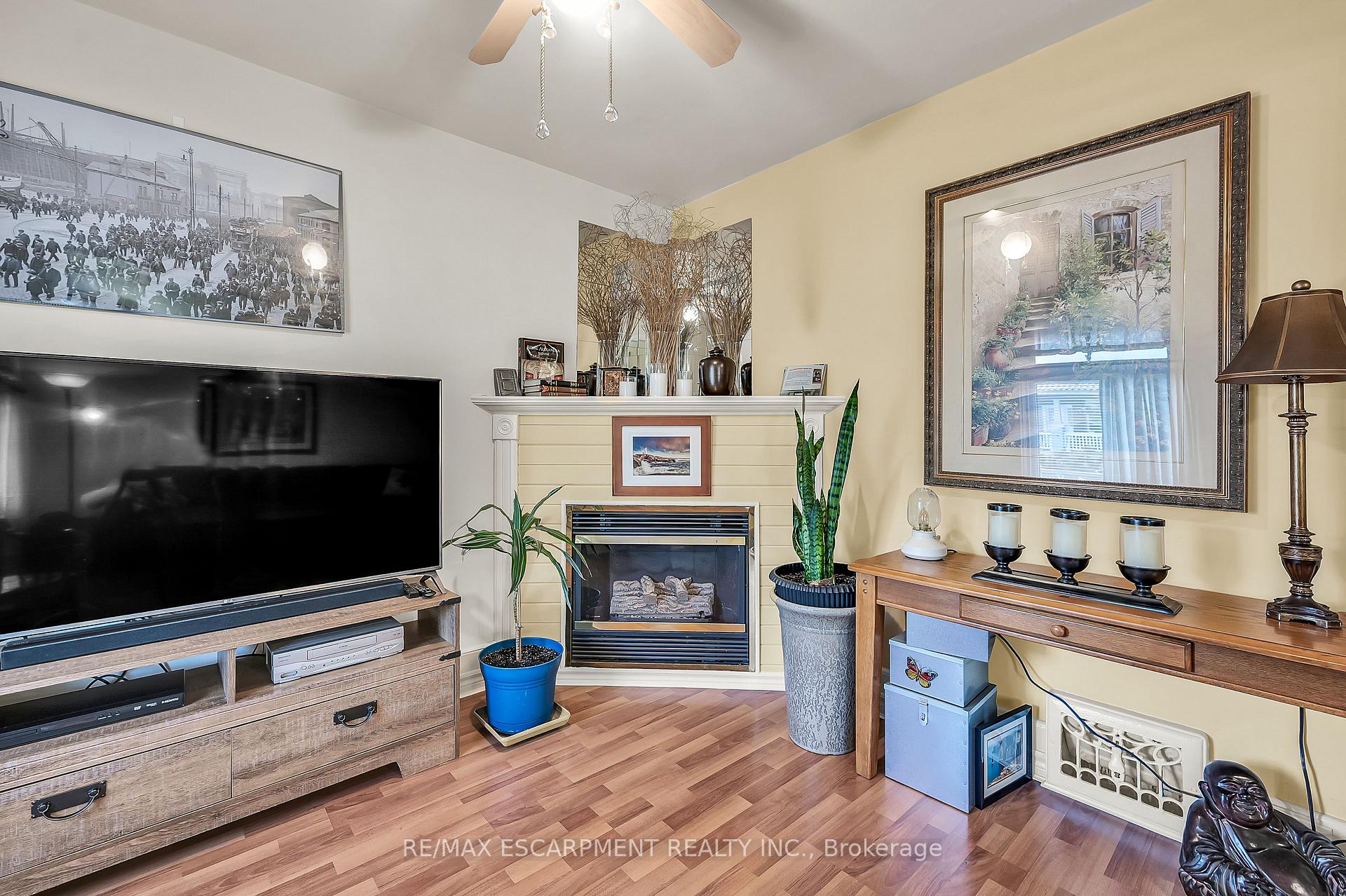 Photo 11 of 49 Craigmiller Avenue, Hamilton, Crown Point — HOMEH
