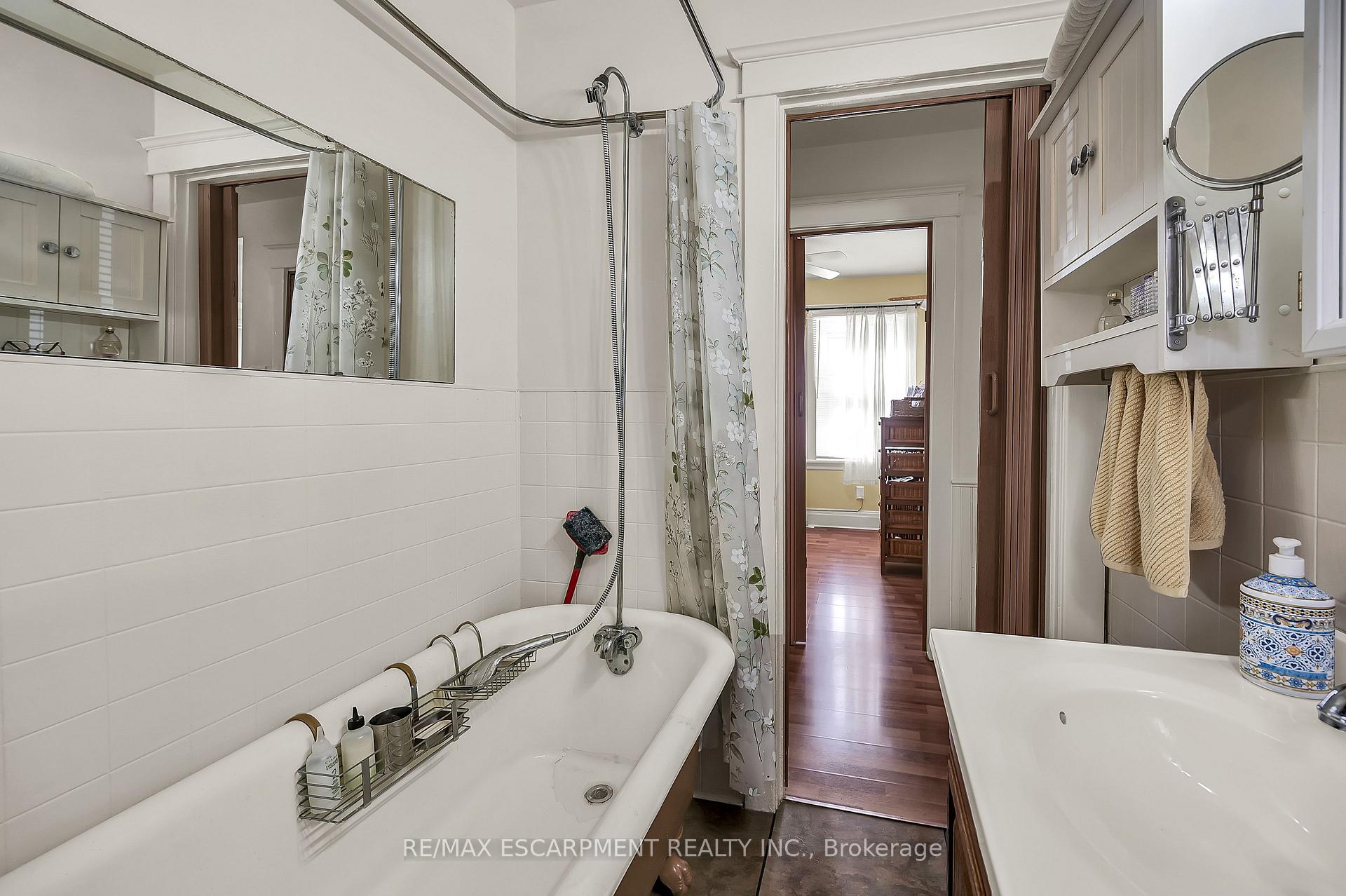 Photo 37 of 49 Craigmiller Avenue, Hamilton, Crown Point — HOMEH