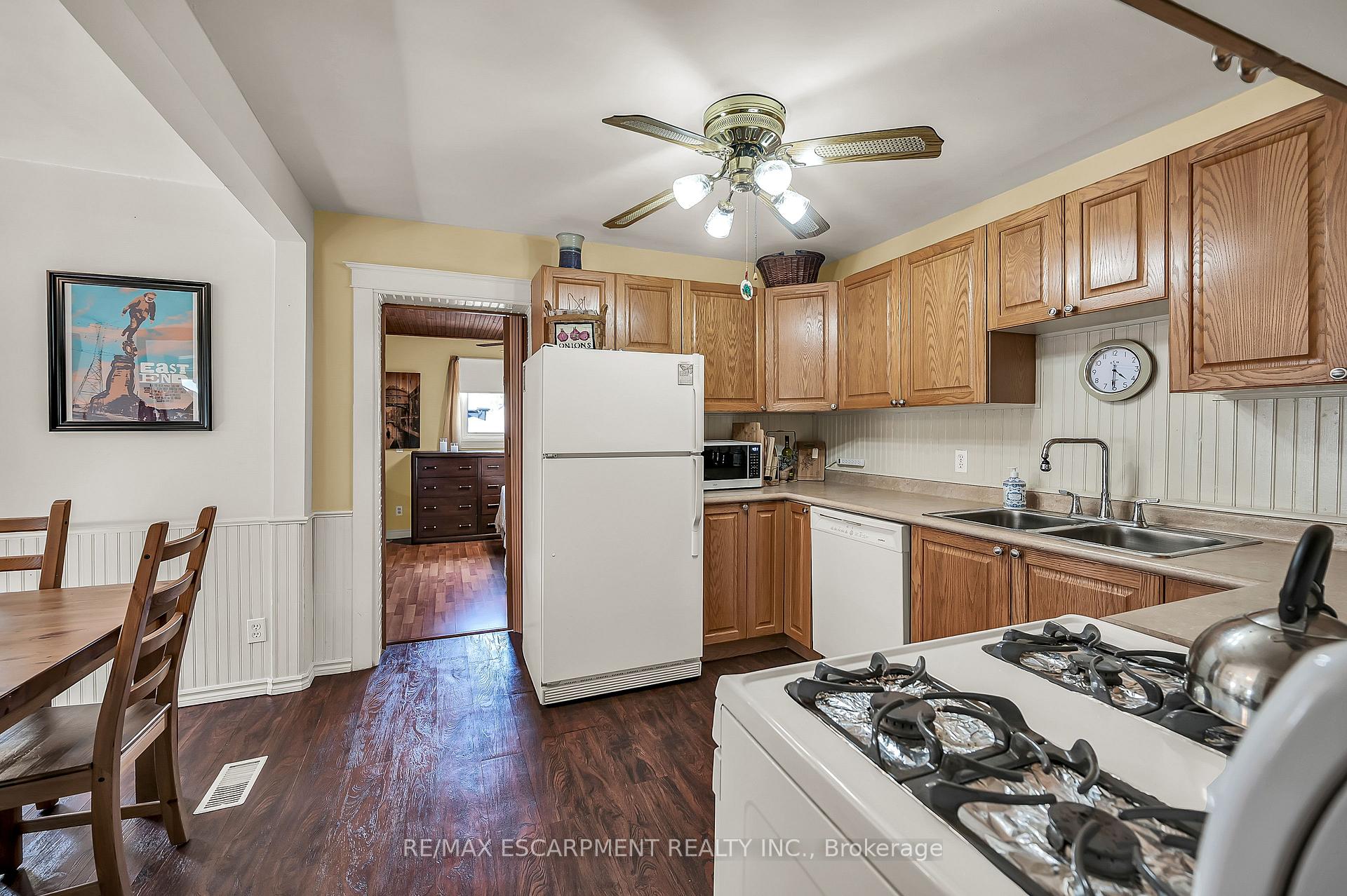 Photo 22 of 49 Craigmiller Avenue, Hamilton, Crown Point — HOMEH
