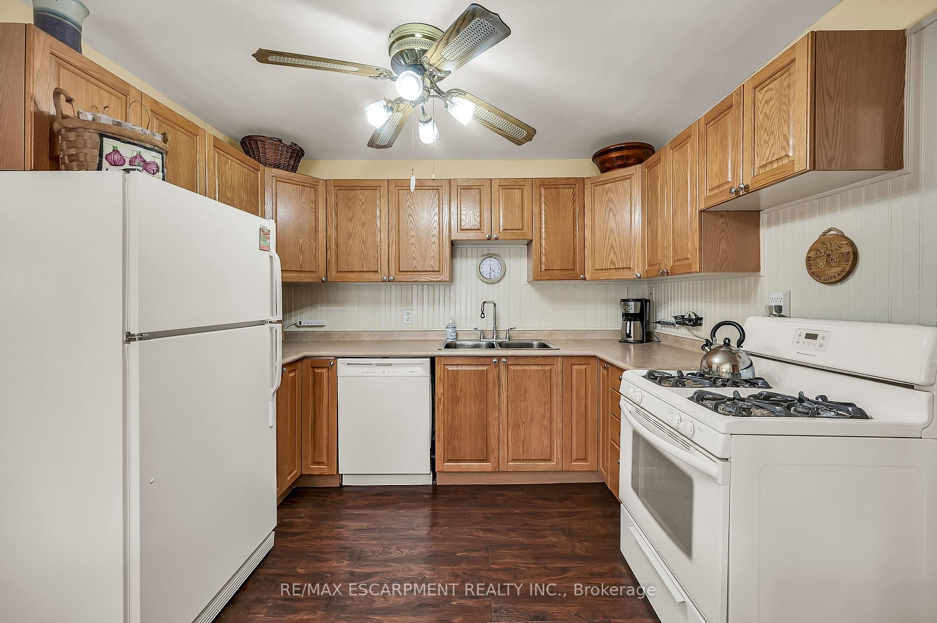 Photo 19 of 49 Craigmiller Avenue, Hamilton, Crown Point — HOMEH