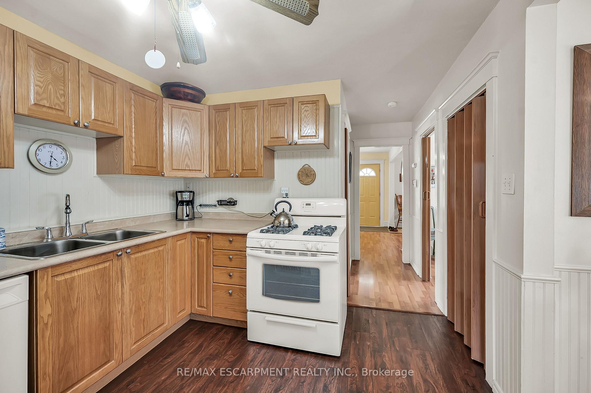 Photo 26 of 49 Craigmiller Avenue, Hamilton, Crown Point — HOMEH