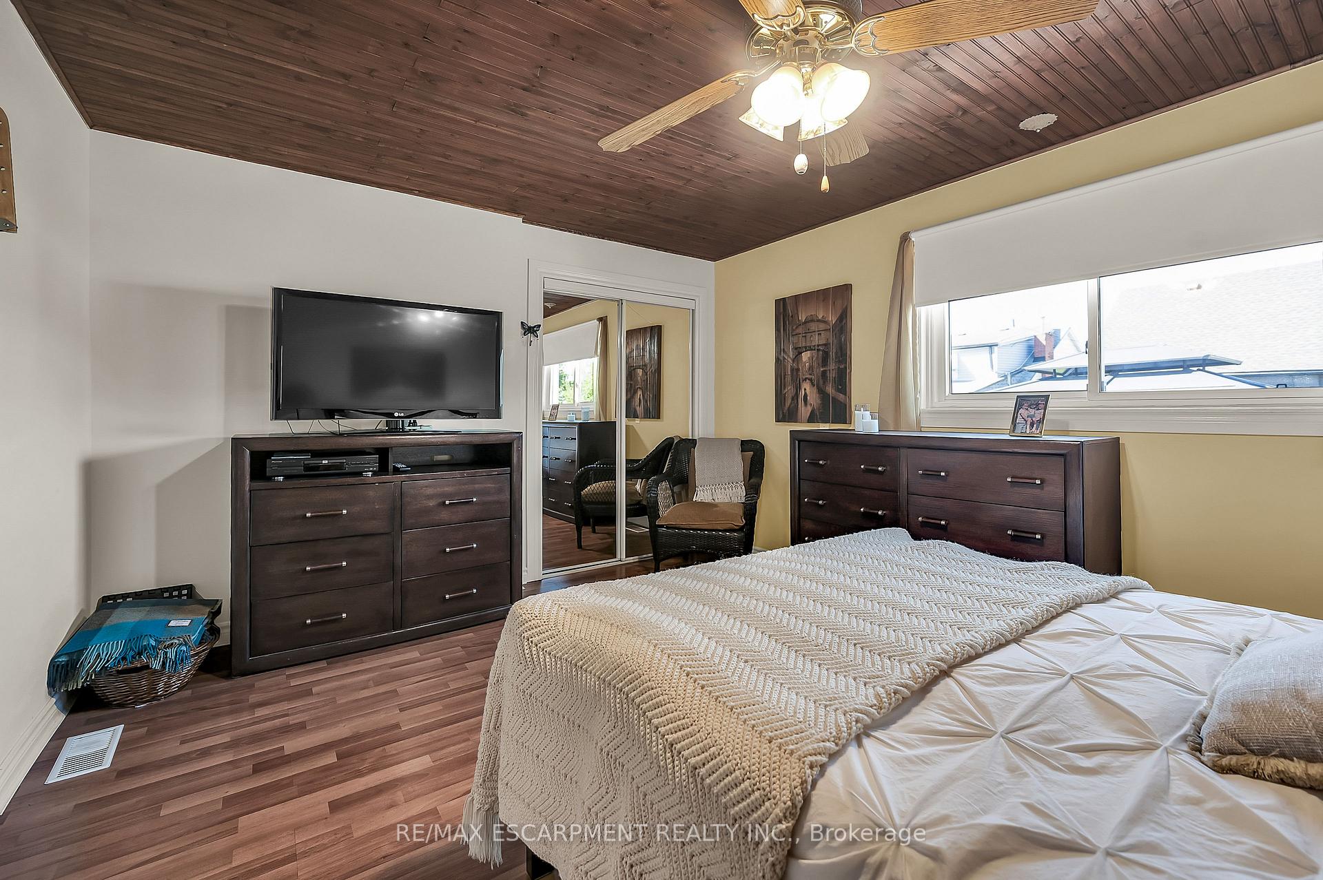 Photo 16 of 49 Craigmiller Avenue, Hamilton, Crown Point — HOMEH