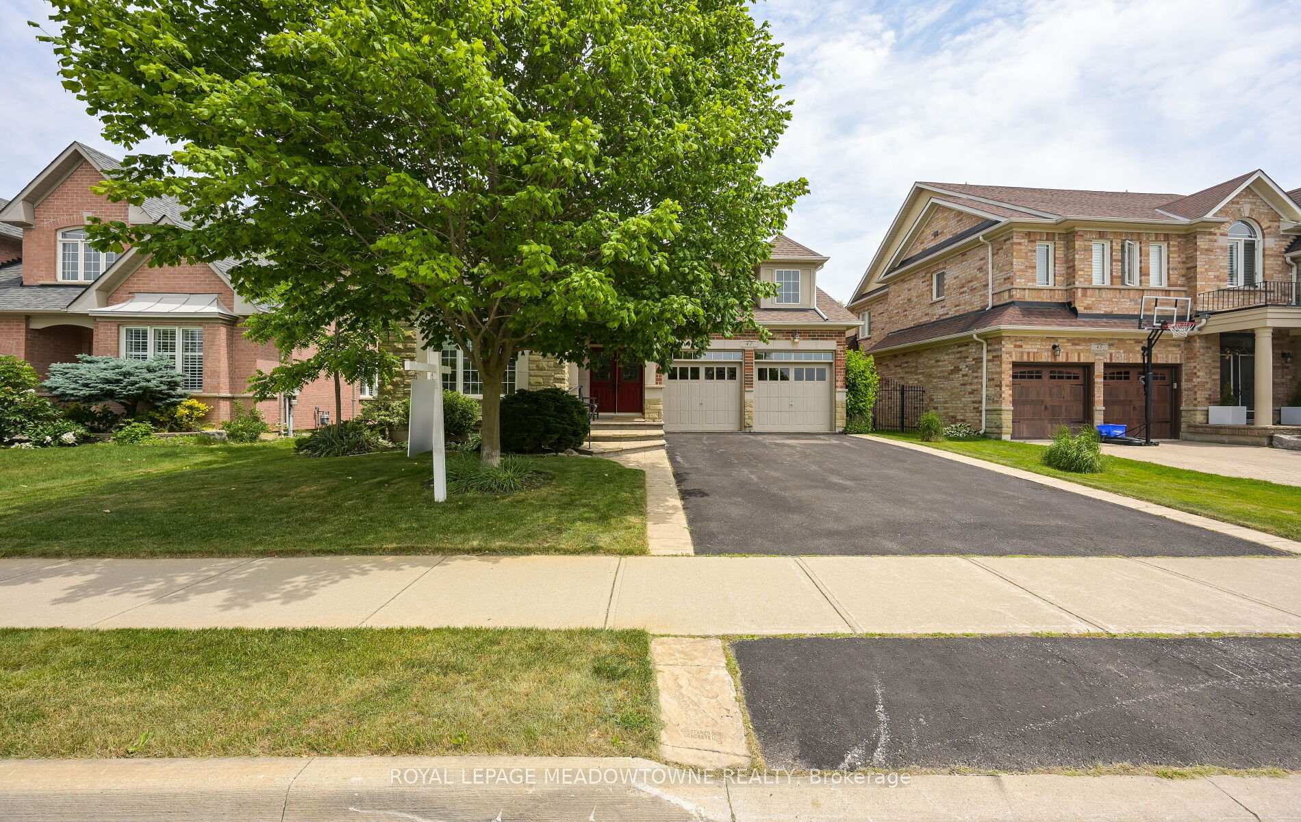 Photo 2 of 47 Nova Scotia Road, Brampton, Bram West — HOMEH