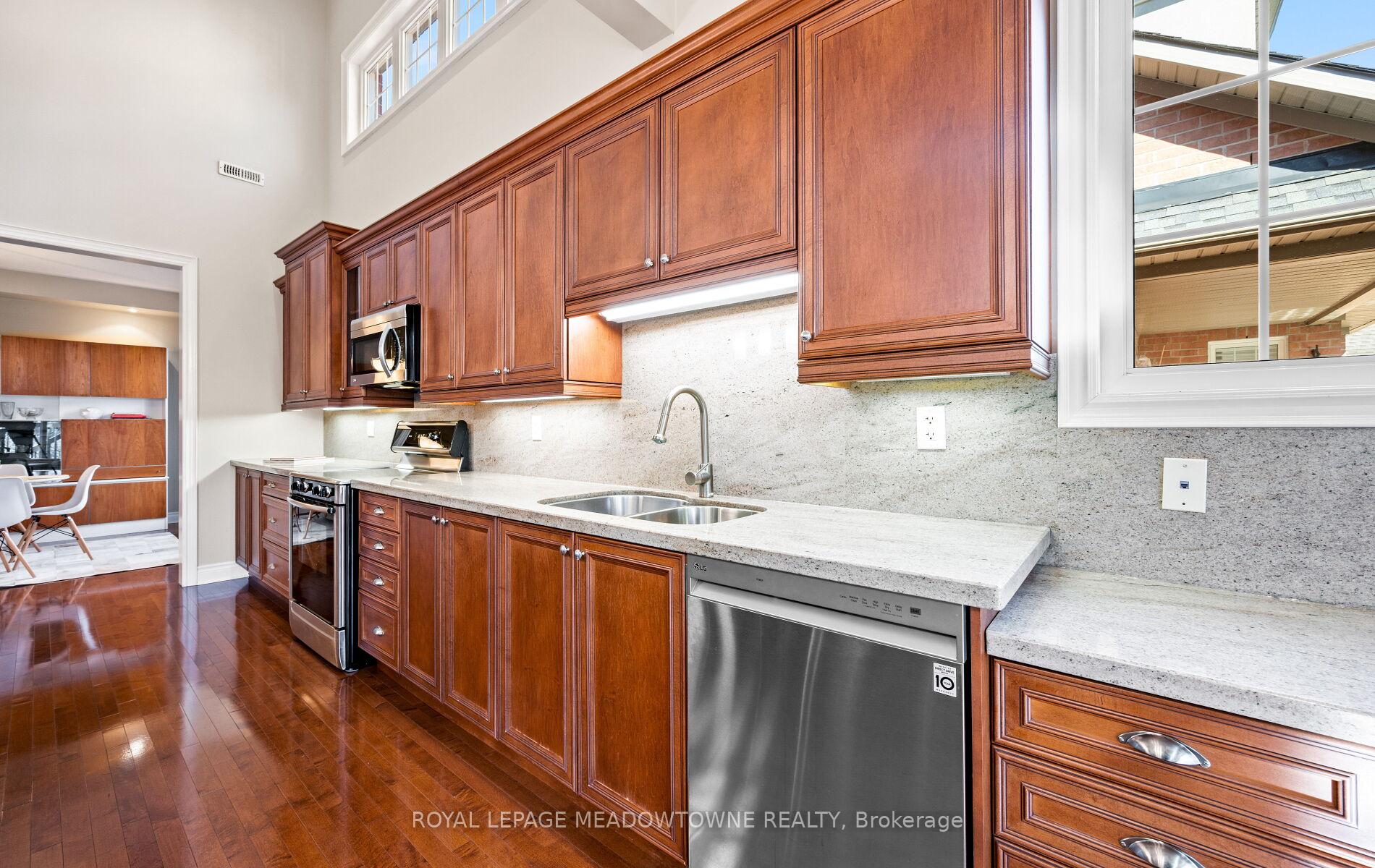 Photo 9 of 47 Nova Scotia Road, Brampton, Bram West — HOMEH