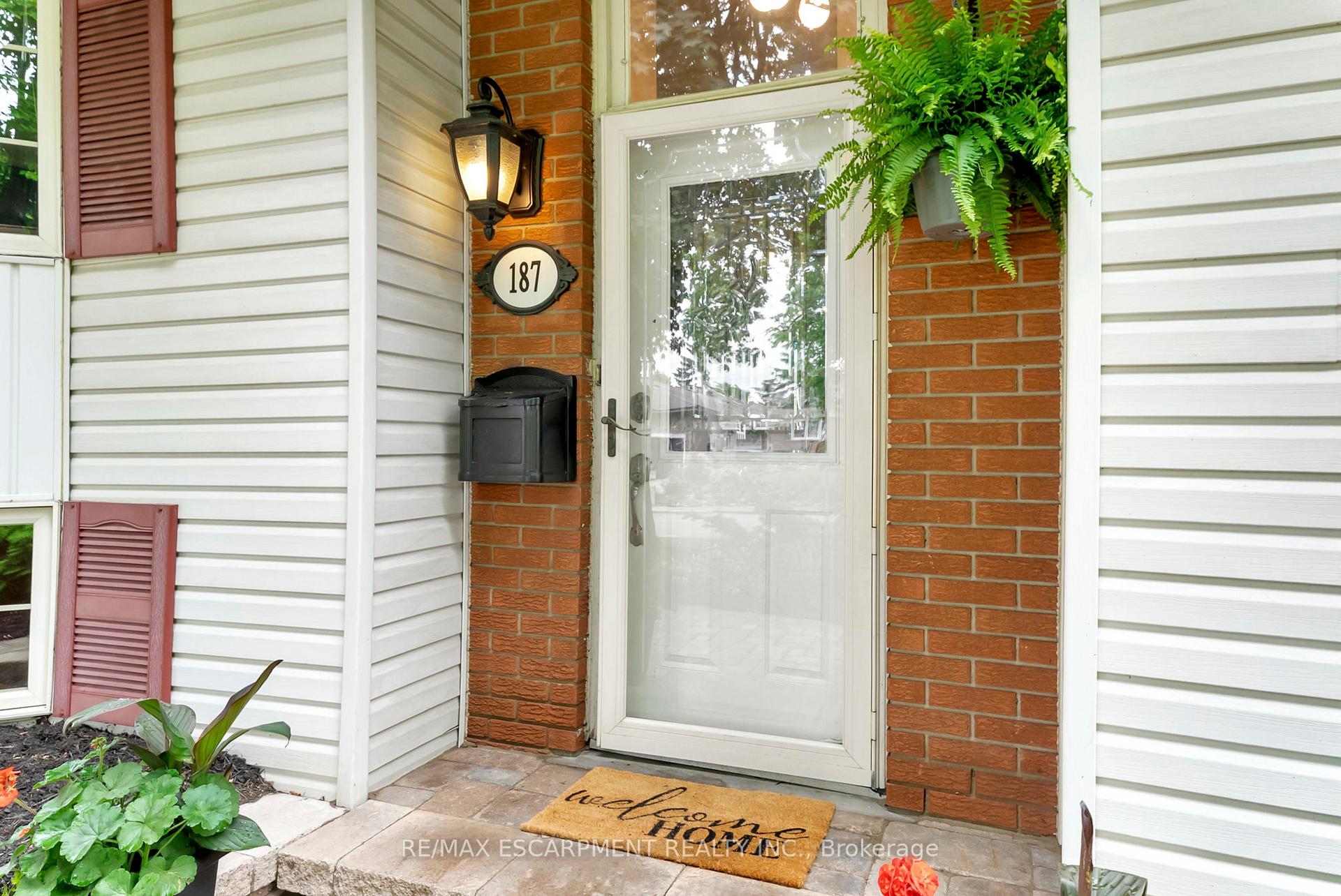 Photo 5 of 187 Darlington Drive, Hamilton, Gilbert — HOMEH