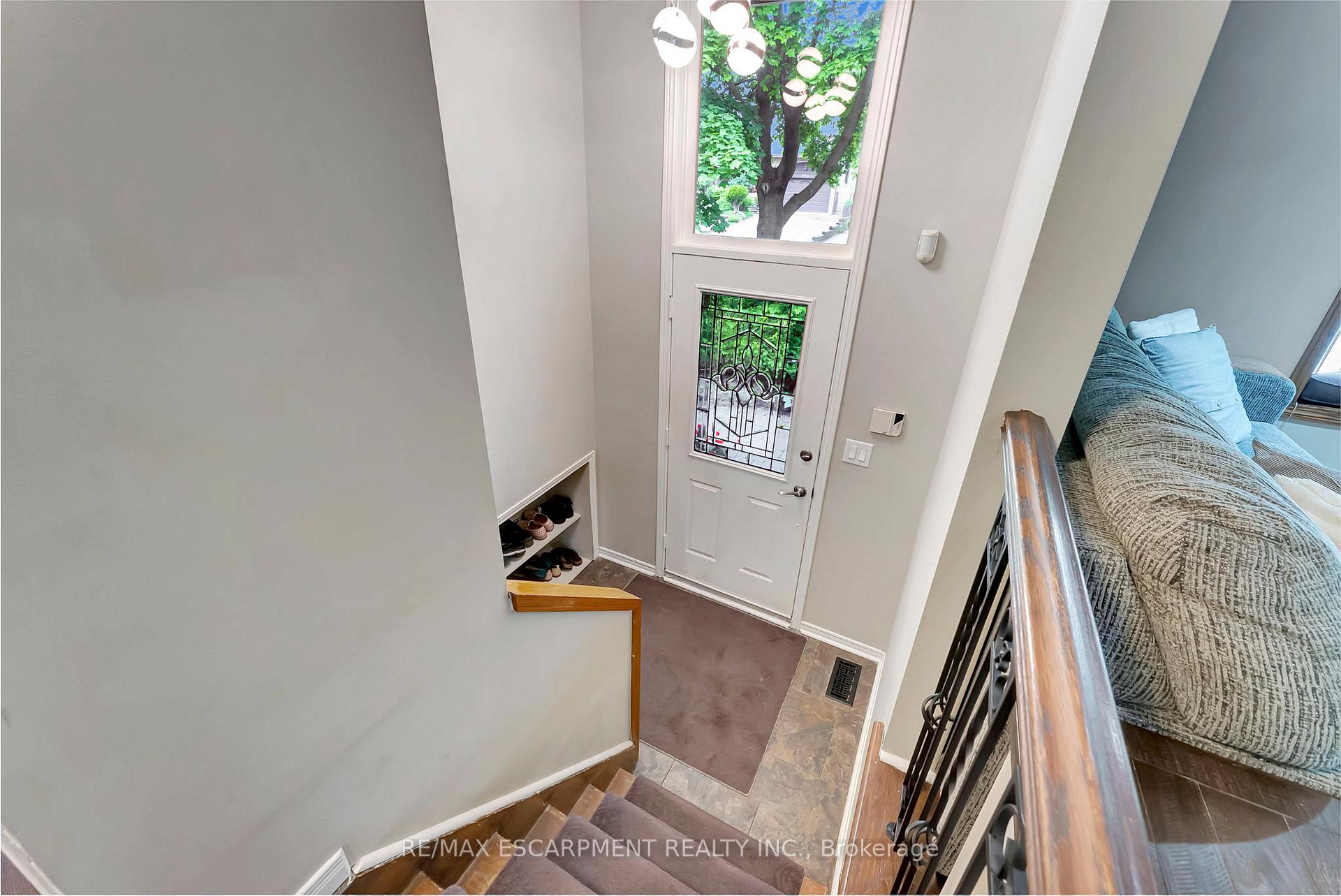 Photo 11 of 187 Darlington Drive, Hamilton, Gilbert — HOMEH