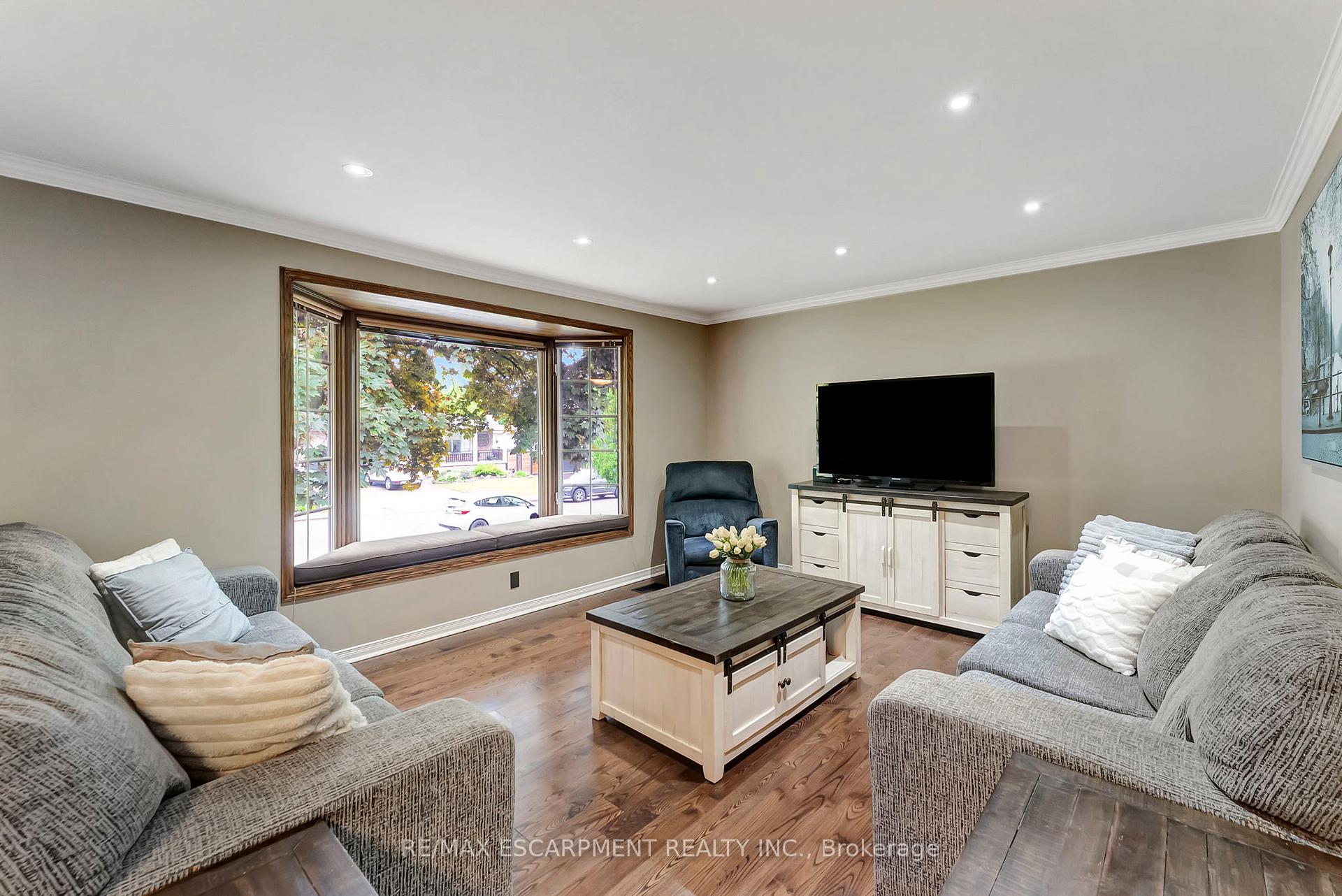Photo 6 of 187 Darlington Drive, Hamilton, Gilbert — HOMEH