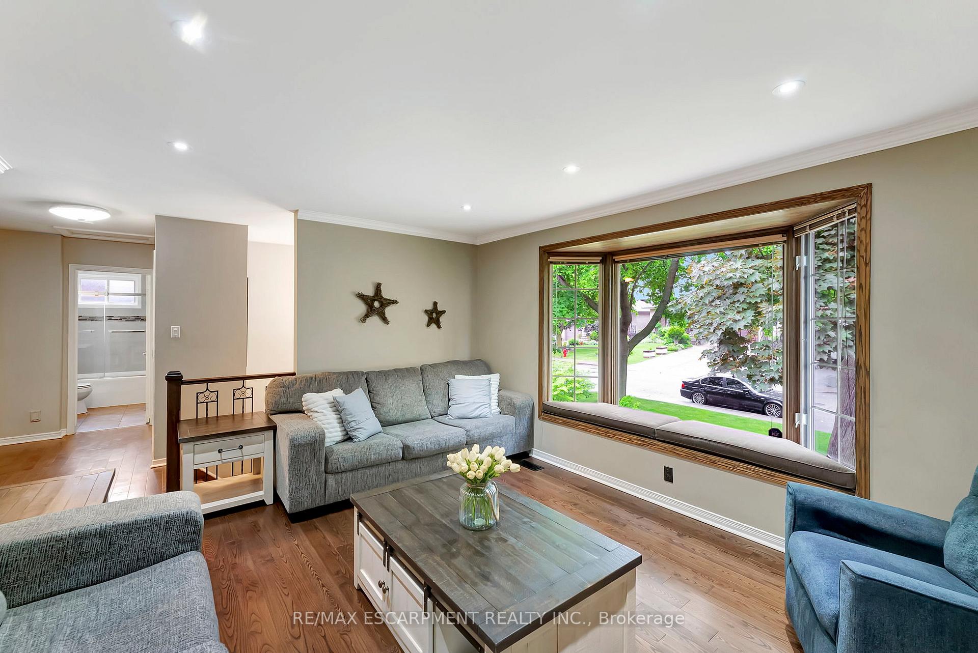 Photo 3 of 187 Darlington Drive, Hamilton, Gilbert — HOMEH