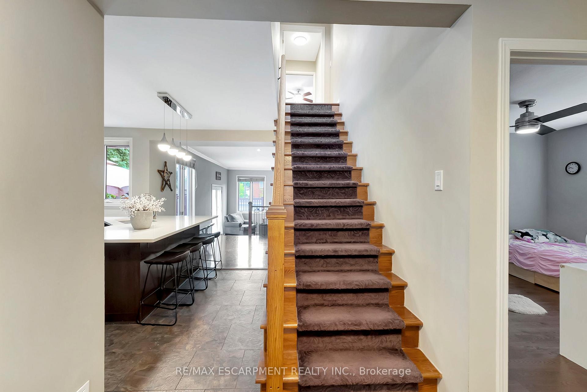 Photo 9 of 187 Darlington Drive, Hamilton, Gilbert — HOMEH