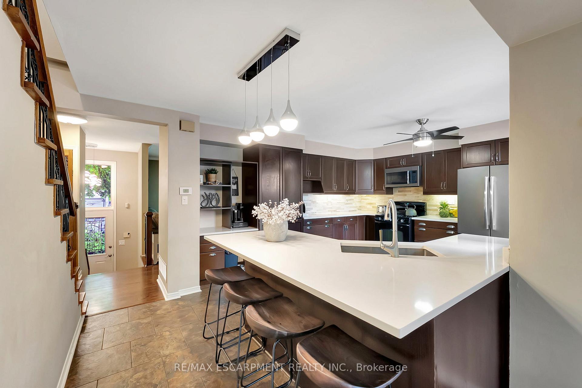Photo 8 of 187 Darlington Drive, Hamilton, Gilbert — HOMEH
