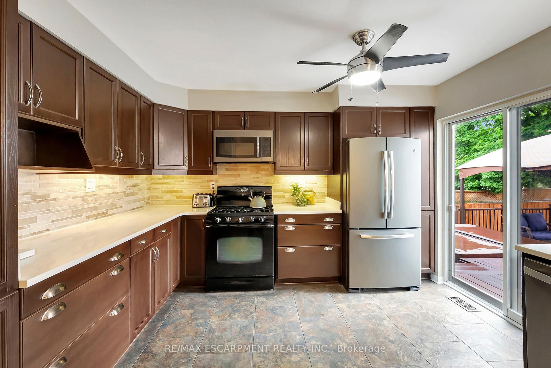 Photo 7 of 187 Darlington Drive, Hamilton, Gilbert — HOMEH