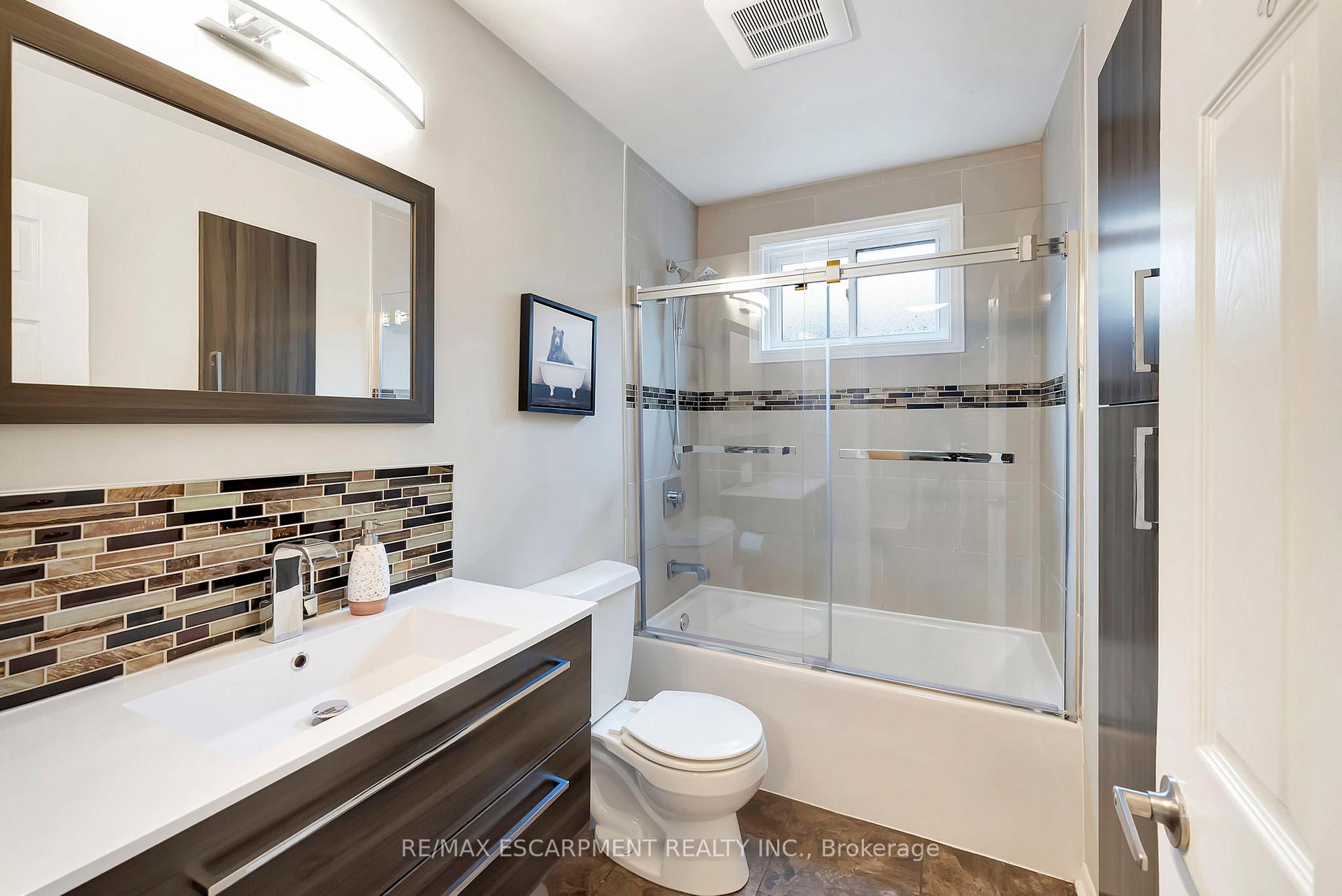 Photo 25 of 187 Darlington Drive, Hamilton, Gilbert — HOMEH