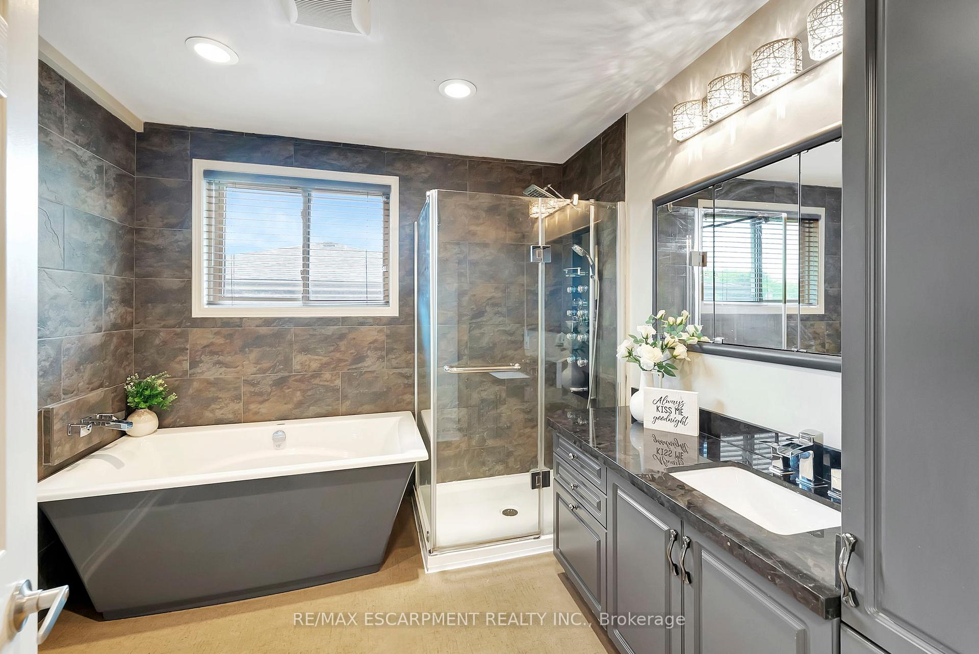 Photo 28 of 187 Darlington Drive, Hamilton, Gilbert — HOMEH