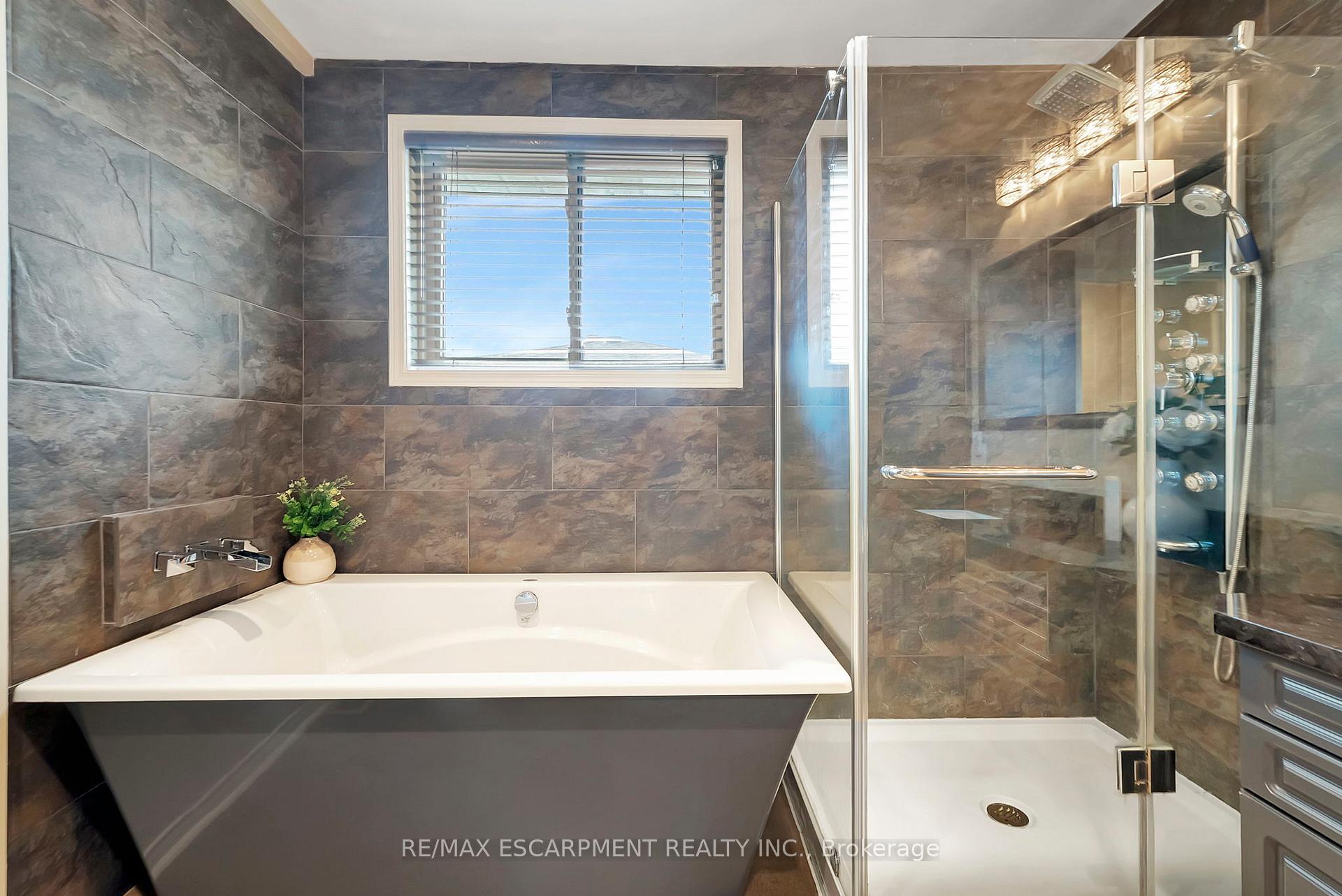Photo 32 of 187 Darlington Drive, Hamilton, Gilbert — HOMEH