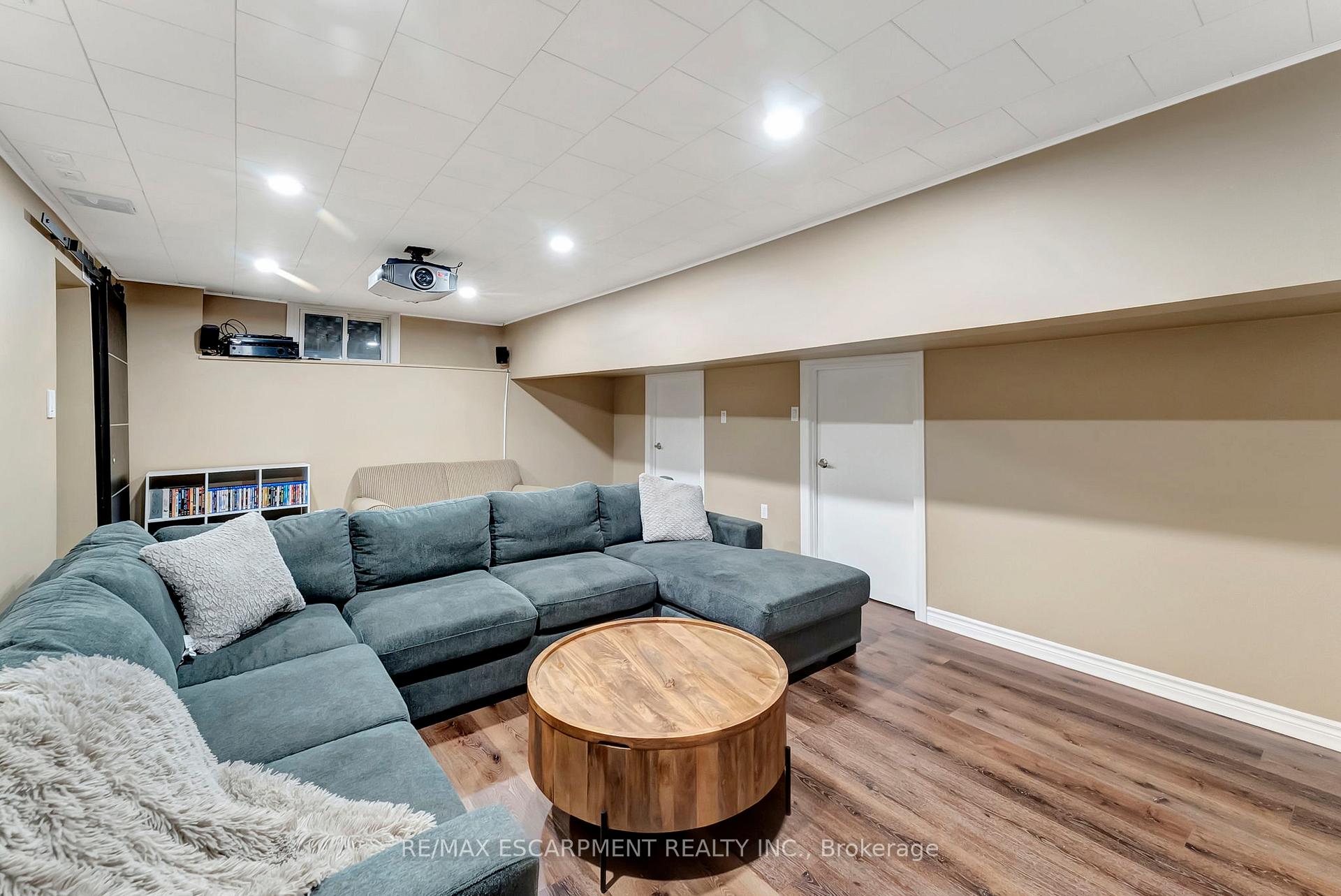 Photo 35 of 187 Darlington Drive, Hamilton, Gilbert — HOMEH