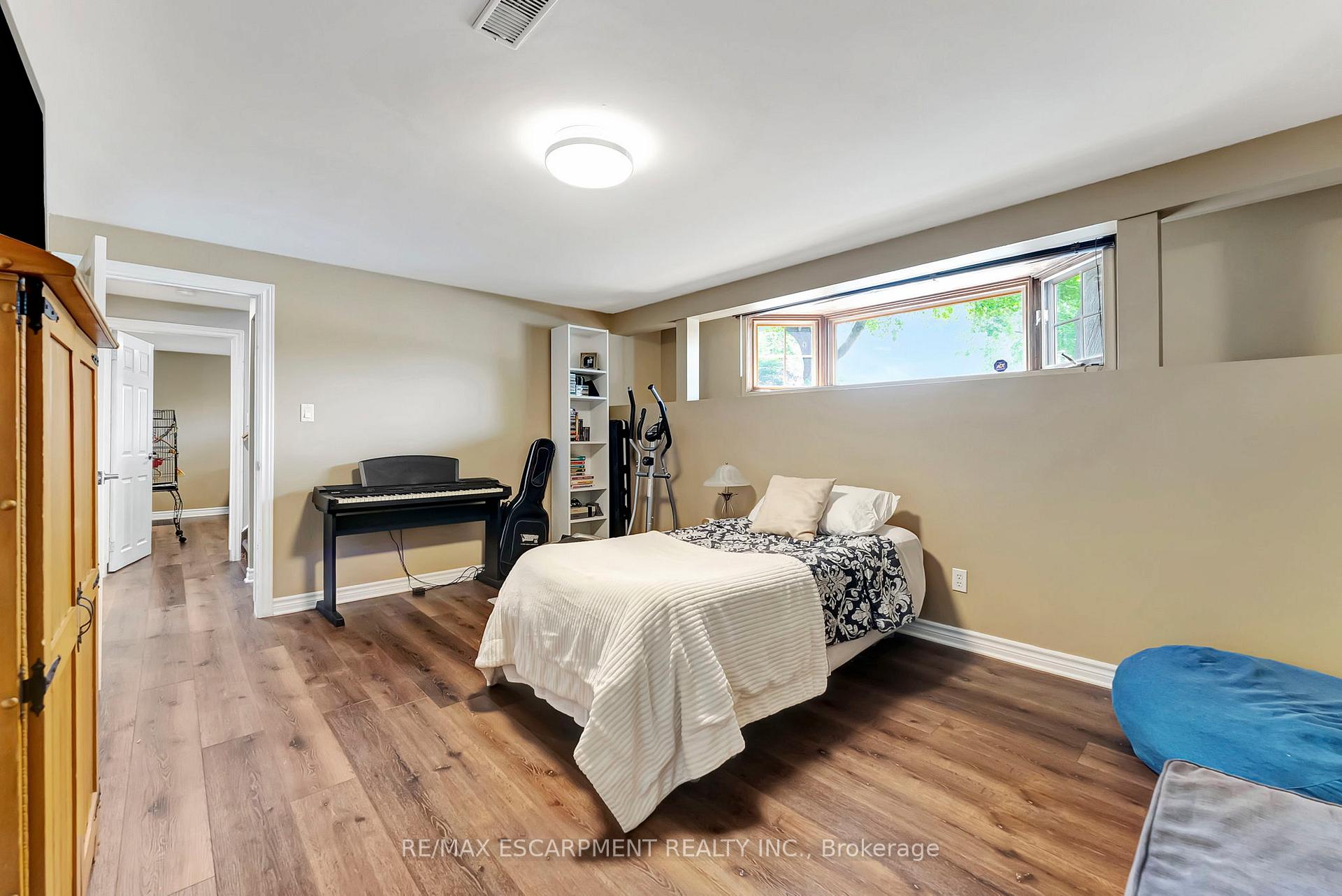 Photo 46 of 187 Darlington Drive, Hamilton, Gilbert — HOMEH