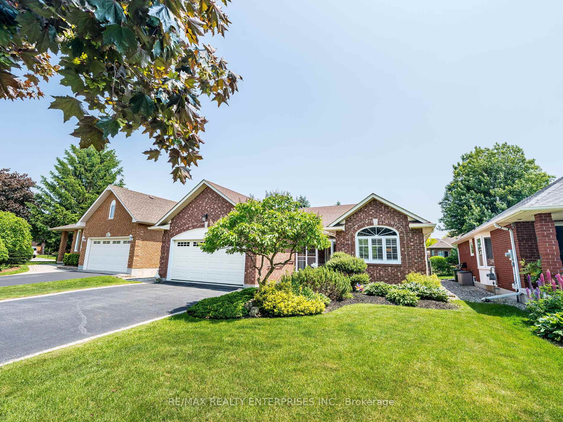 Photo 1 of 40 Longyear Drive, Hamilton, Waterdown — HOMEH