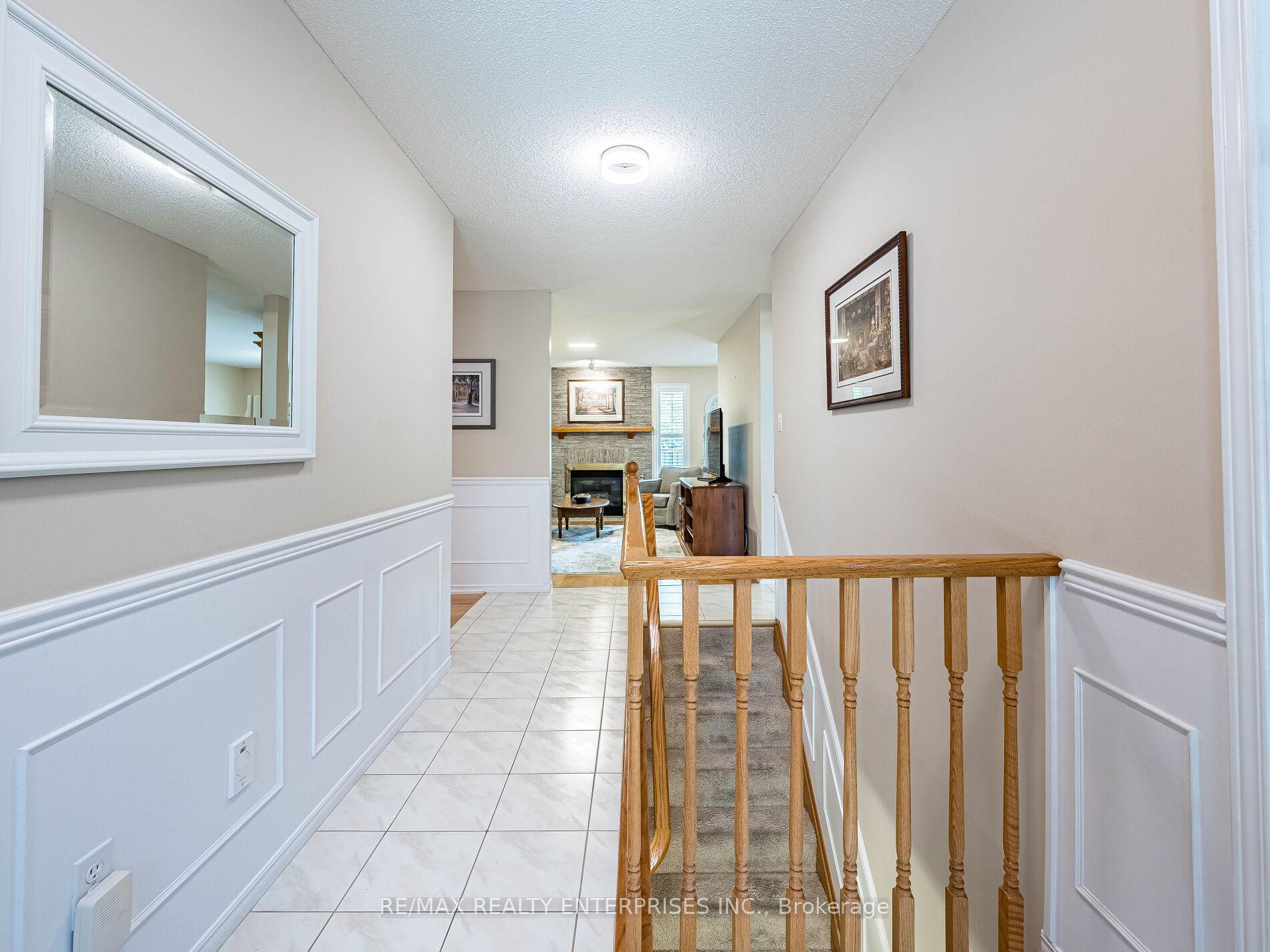 Photo 11 of 40 Longyear Drive, Hamilton, Waterdown — HOMEH