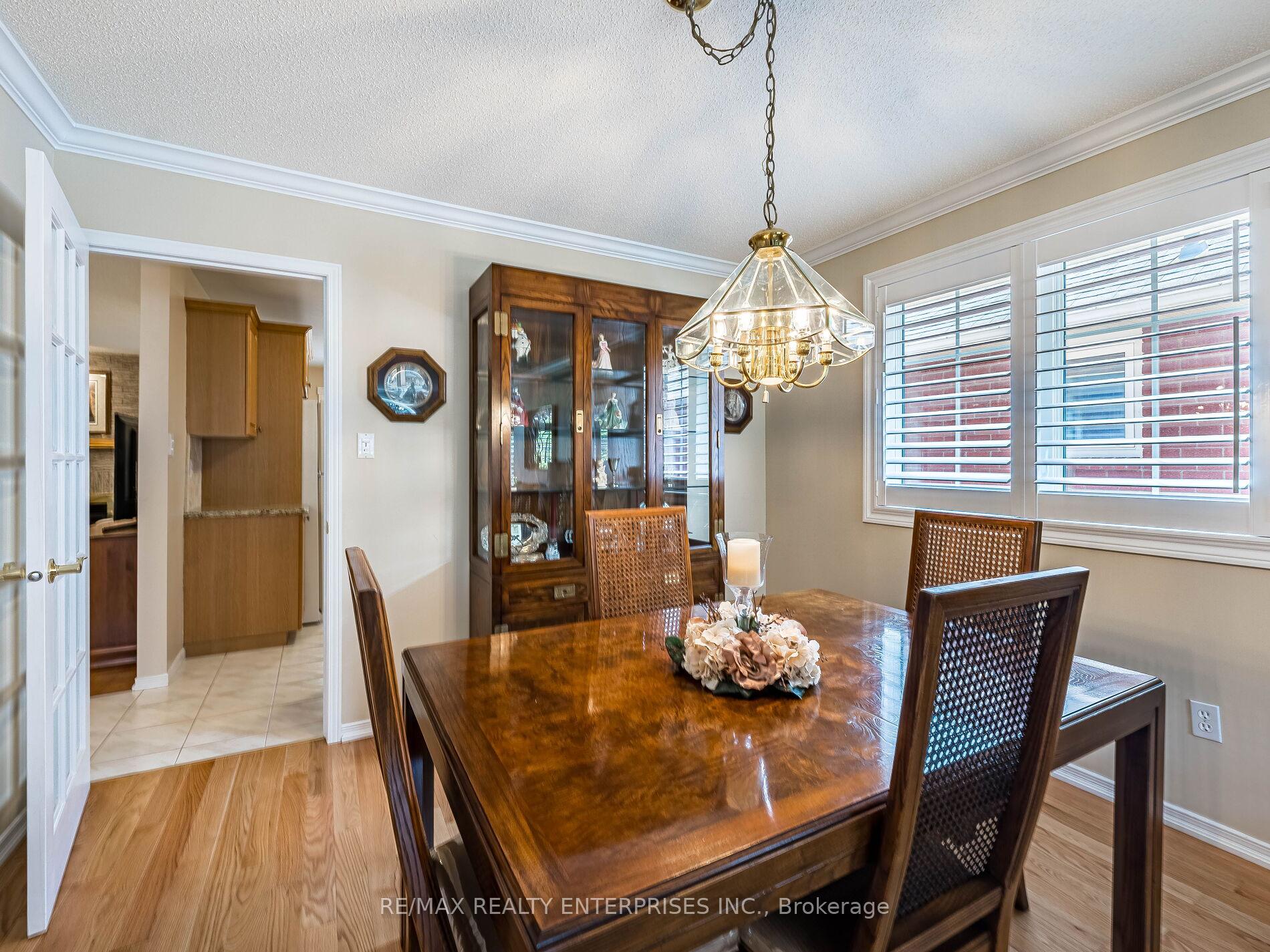 Photo 7 of 40 Longyear Drive, Hamilton, Waterdown — HOMEH