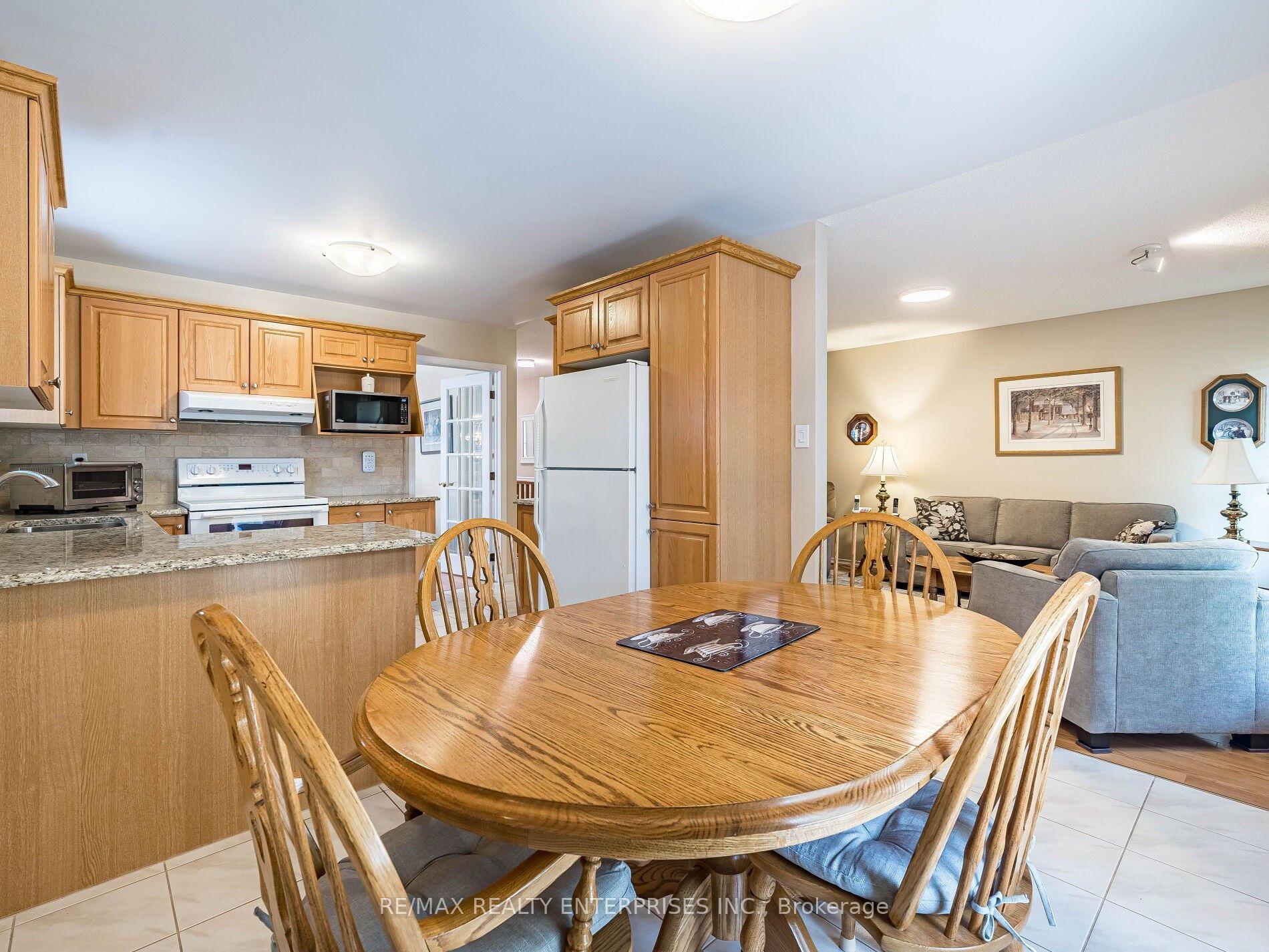 Photo 3 of 40 Longyear Drive, Hamilton, Waterdown — HOMEH