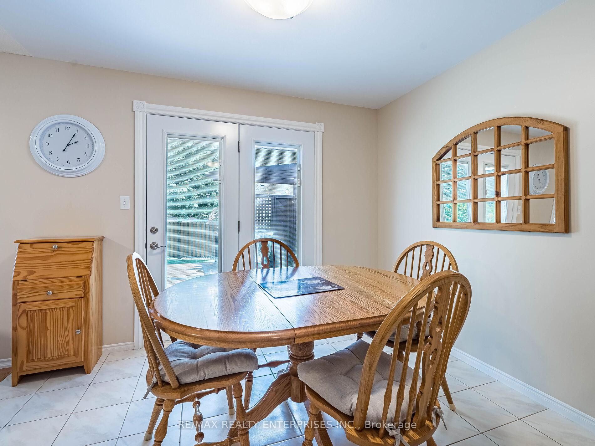 Photo 5 of 40 Longyear Drive, Hamilton, Waterdown — HOMEH