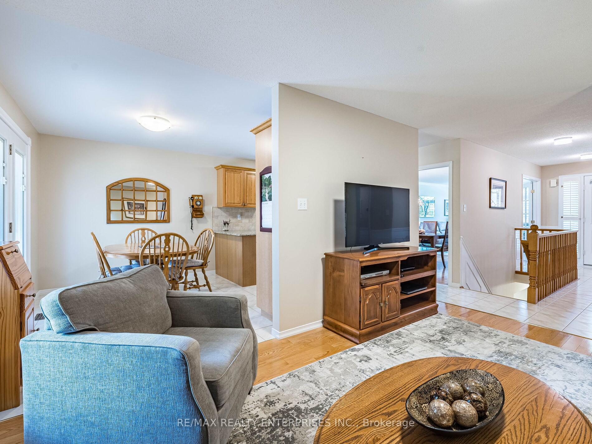 Photo 12 of 40 Longyear Drive, Hamilton, Waterdown — HOMEH