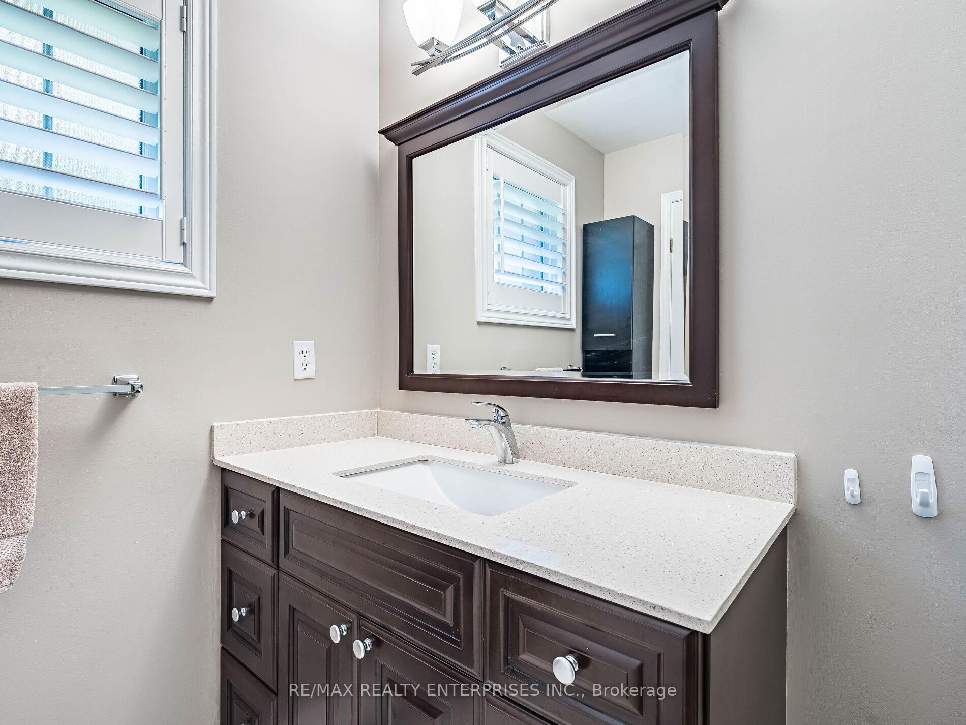 Photo 19 of 40 Longyear Drive, Hamilton, Waterdown — HOMEH