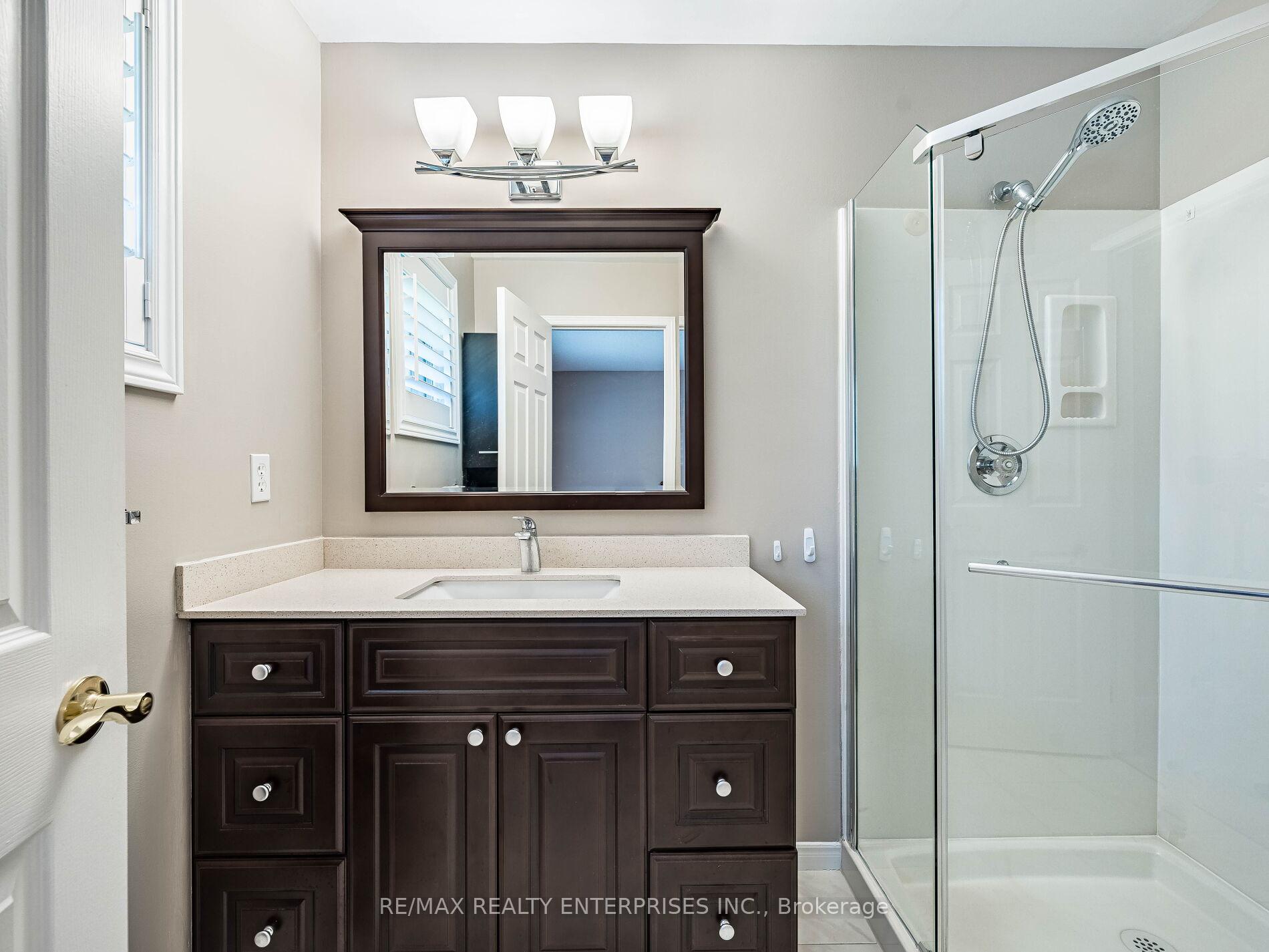 Photo 20 of 40 Longyear Drive, Hamilton, Waterdown — HOMEH