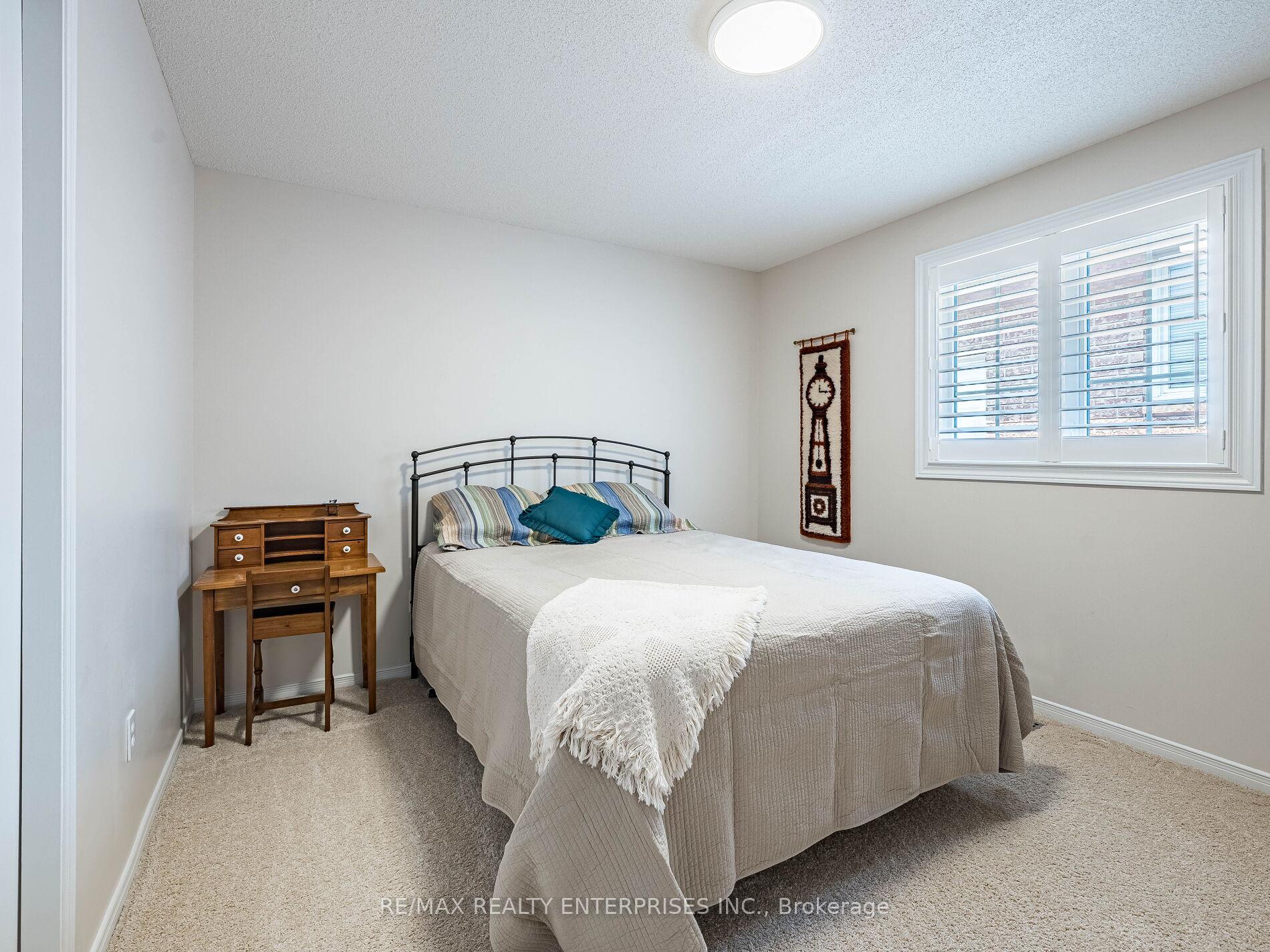 Photo 16 of 40 Longyear Drive, Hamilton, Waterdown — HOMEH