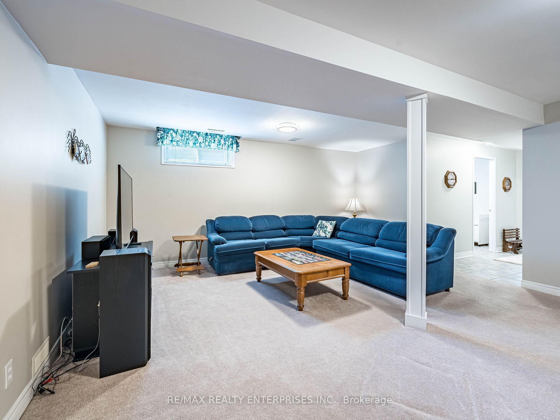 Photo 21 of 40 Longyear Drive, Hamilton, Waterdown — HOMEH