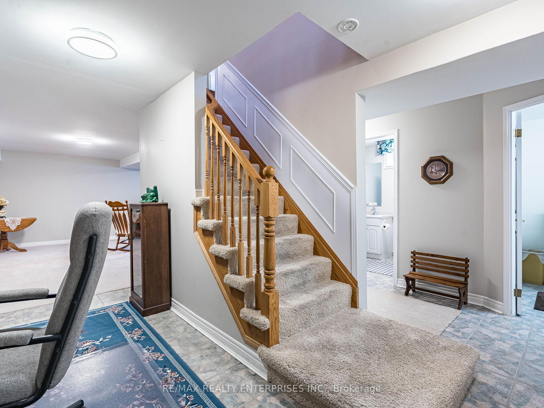 Photo 37 of 40 Longyear Drive, Hamilton, Waterdown — HOMEH