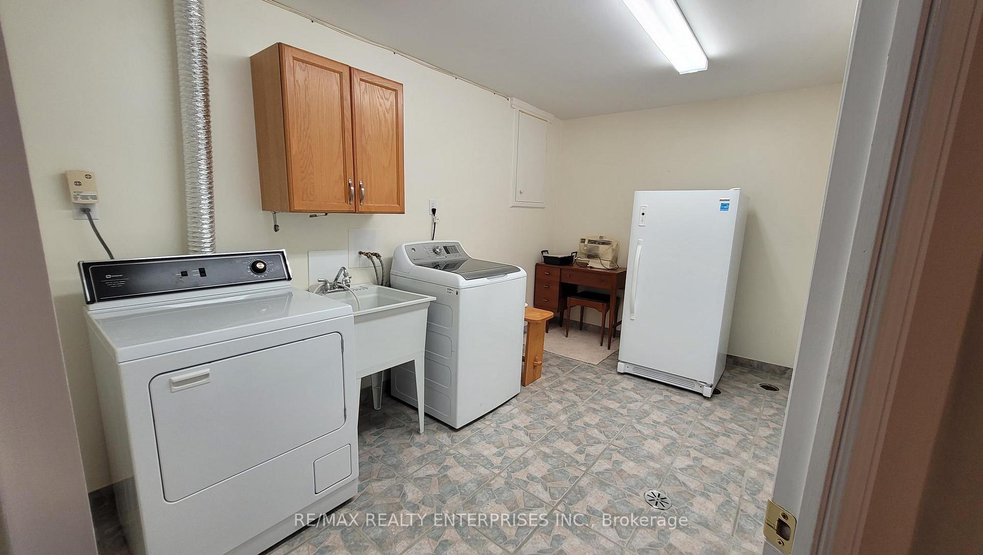 Photo 40 of 40 Longyear Drive, Hamilton, Waterdown — HOMEH